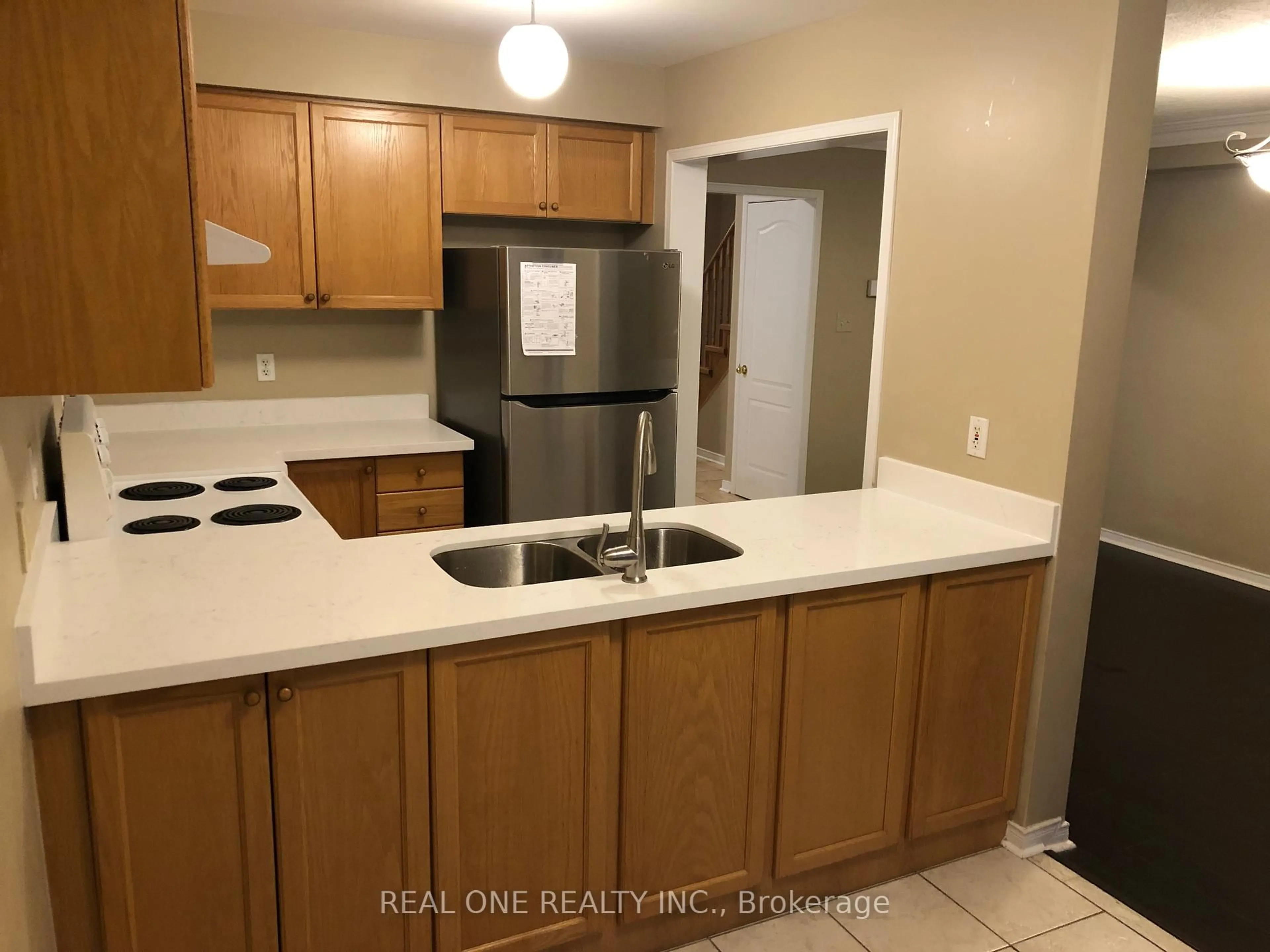 Standard kitchen, unknown for 203 Banbrooke Cres, Newmarket Ontario L3X 2W7