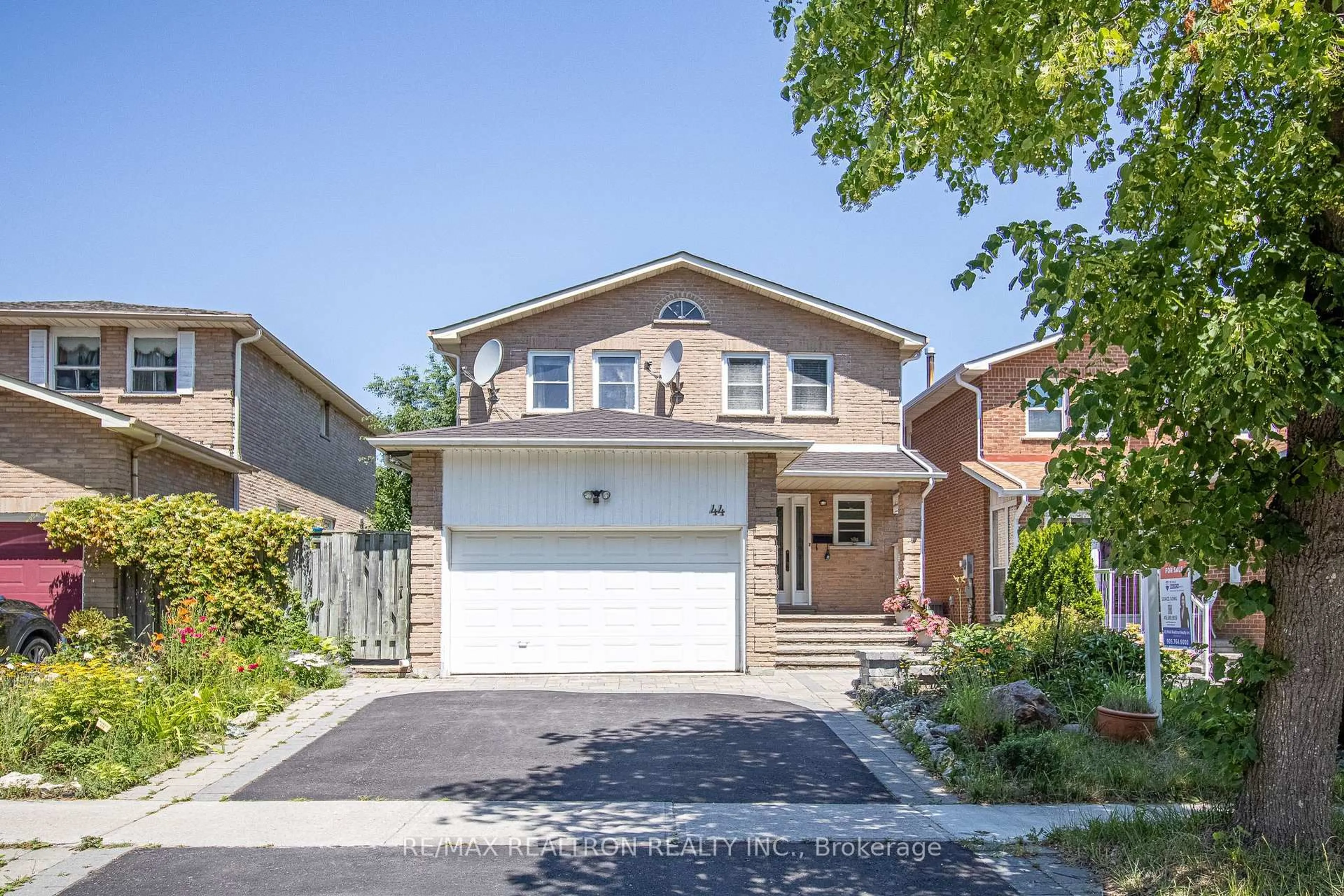 Home with brick exterior material, street for 44 Graham Cres, Markham Ontario L3P 4M1