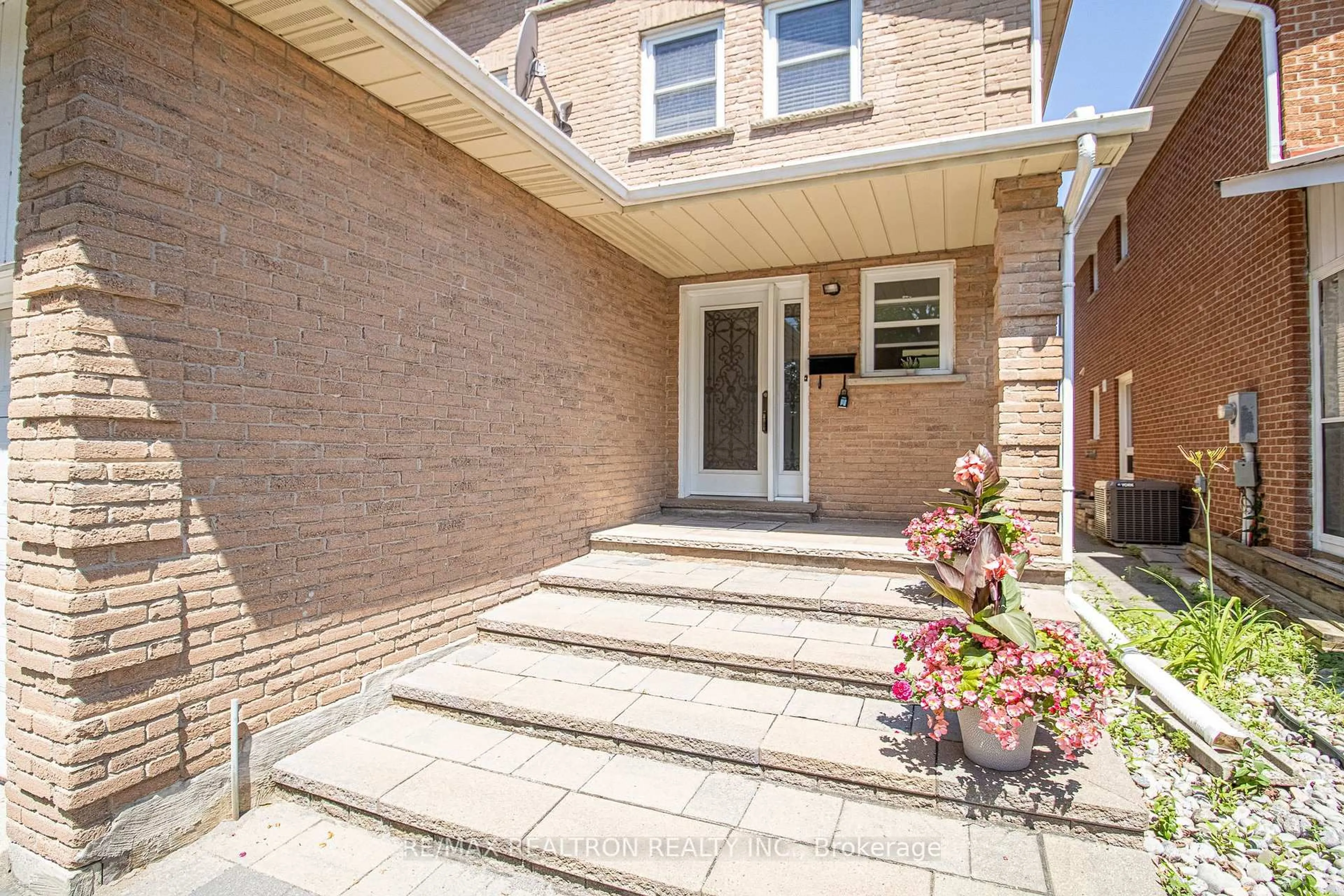 Home with brick exterior material, street for 44 Graham Cres, Markham Ontario L3P 4M1