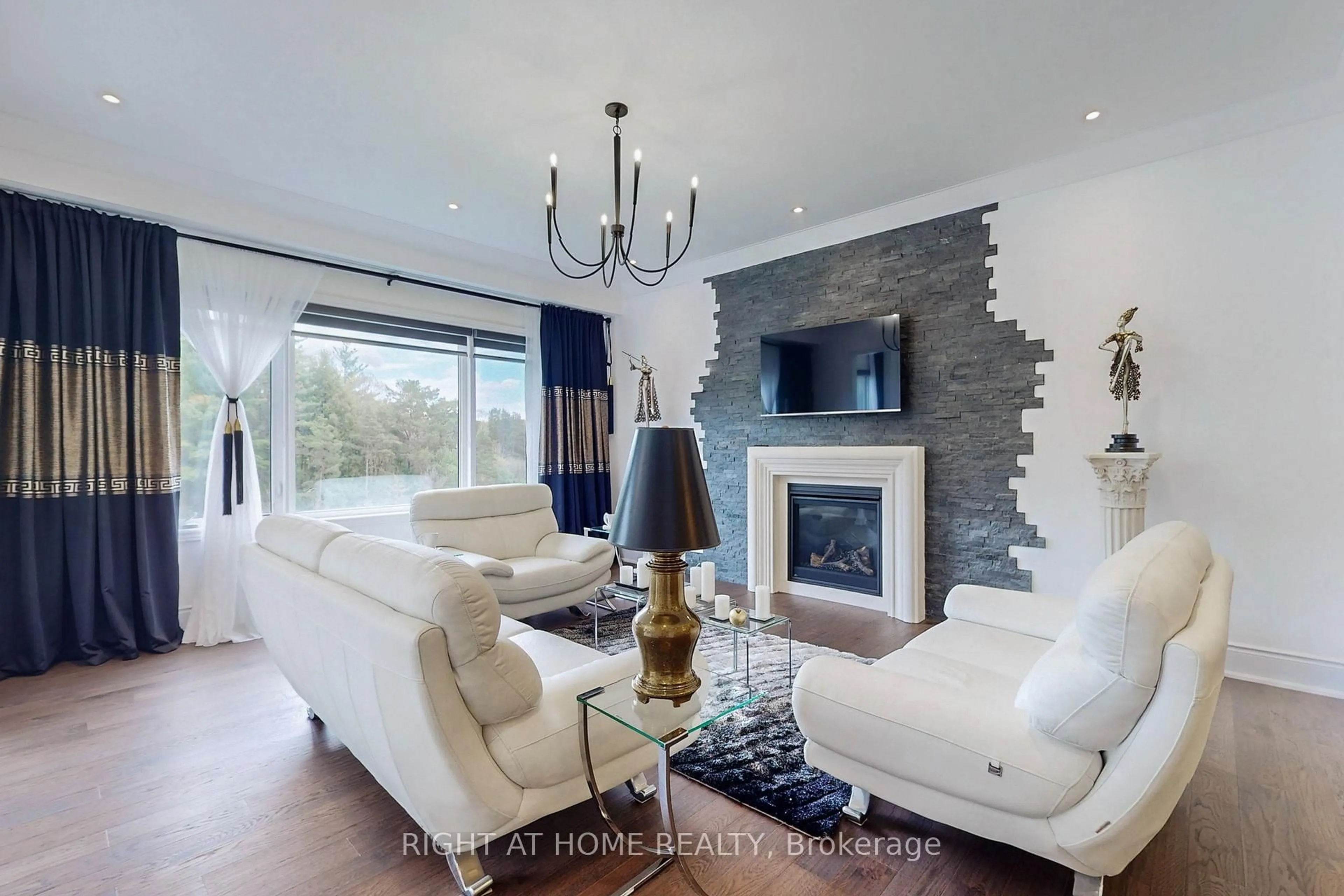 Living room with furniture, unknown for 216 Sunset Vista Crt, Aurora Ontario L4G 3Y1