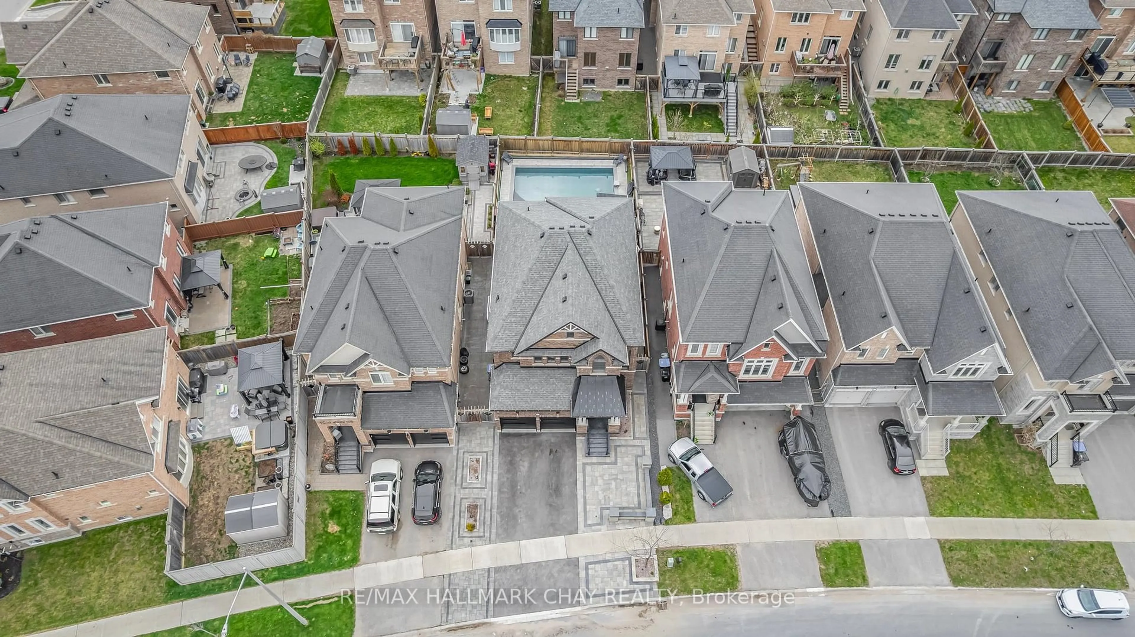 A pic from outside/outdoor area/front of a property/back of a property/a pic from drone, city buildings view from balcony for 2040 Webster Blvd, Innisfil Ontario L9S 0K8