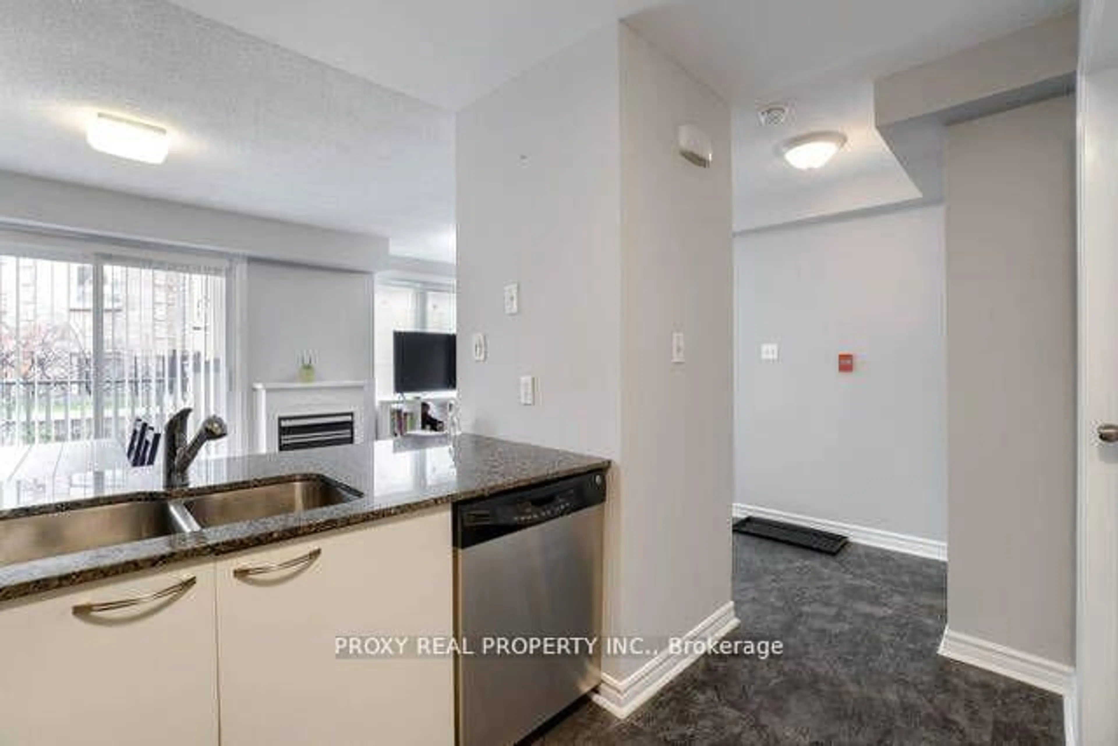 Standard kitchen, unknown for 75 Weldrick Rd #829, Richmond Hill Ontario L4C 0H9