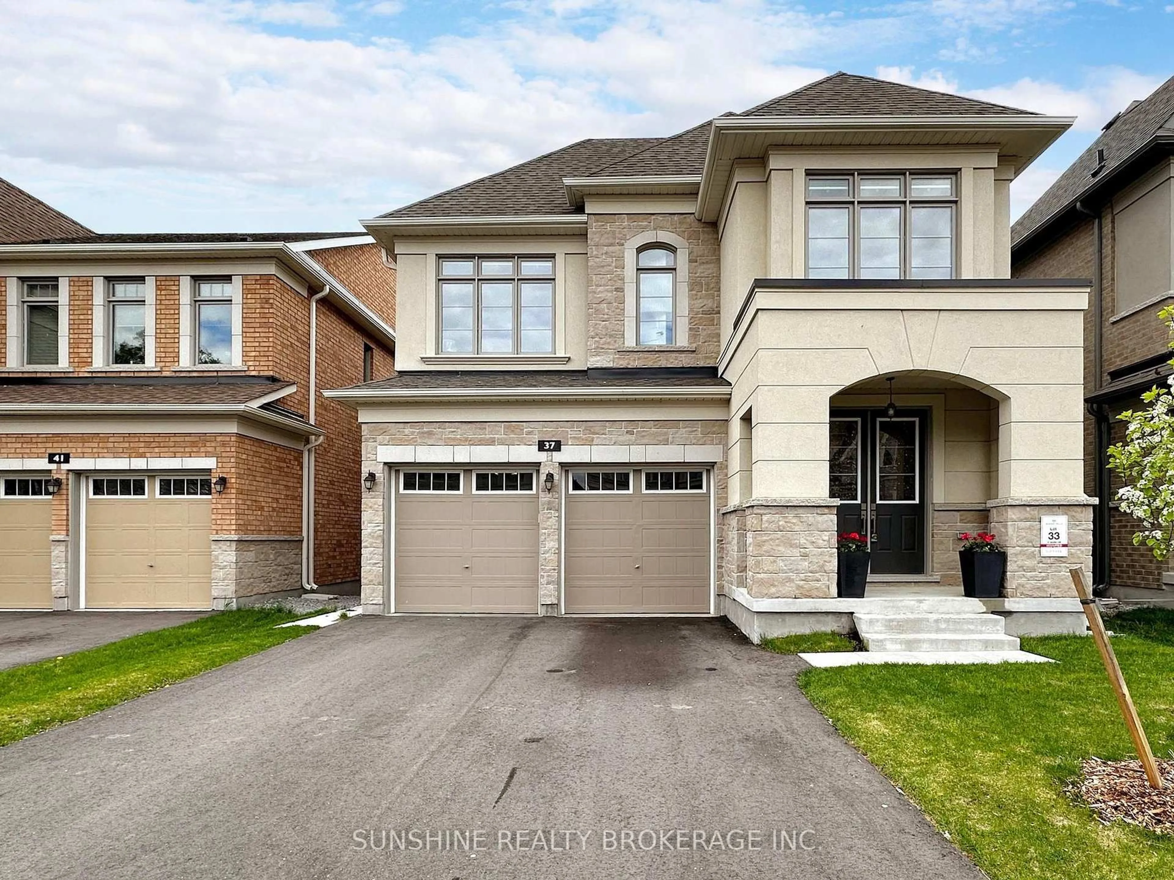 Home with brick exterior material, street for 37 Sikura Circ, Aurora Ontario L4G 3Y8