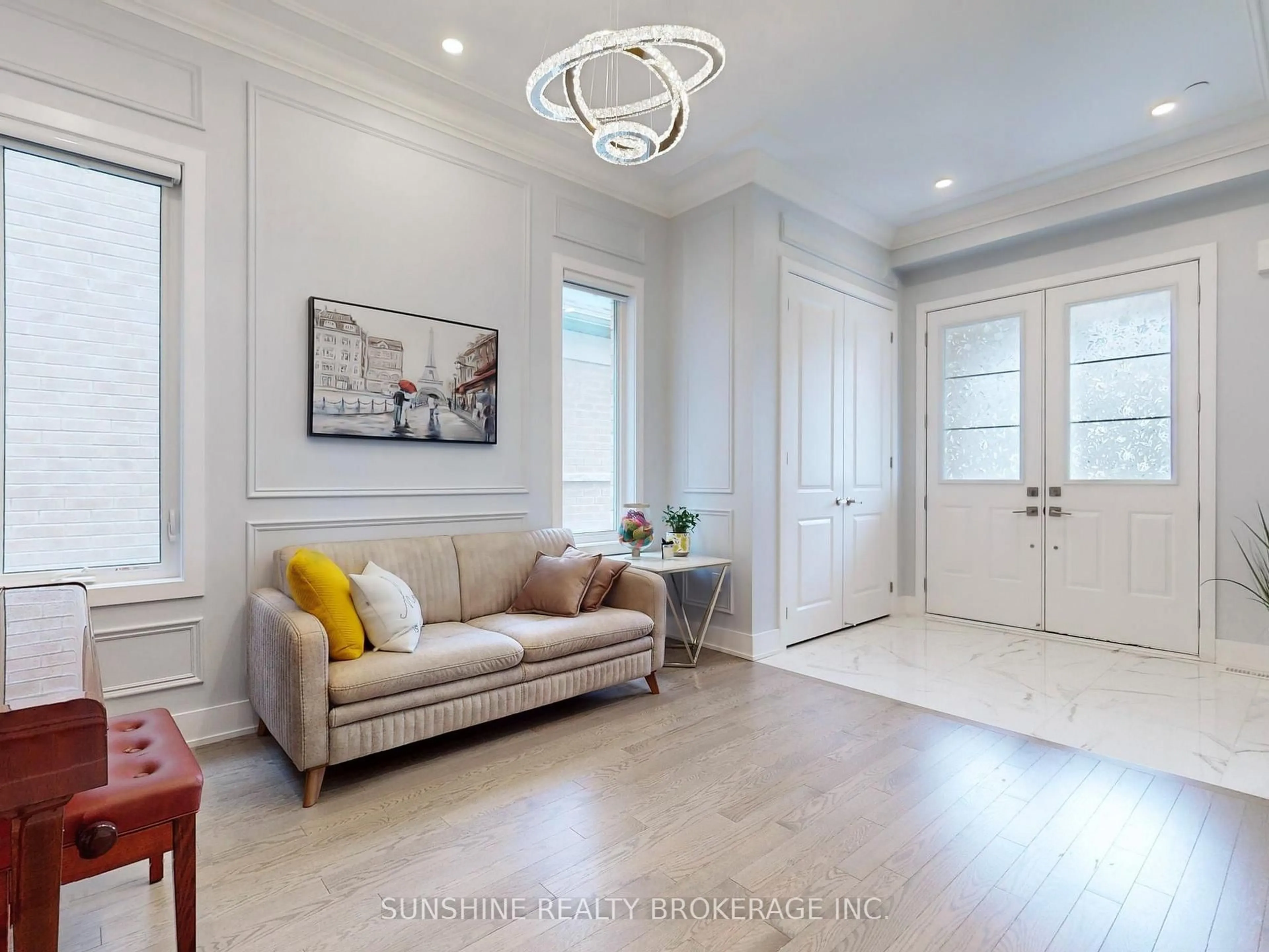 Indoor entryway for 37 Sikura Circ, Aurora Ontario L4G 3Y8