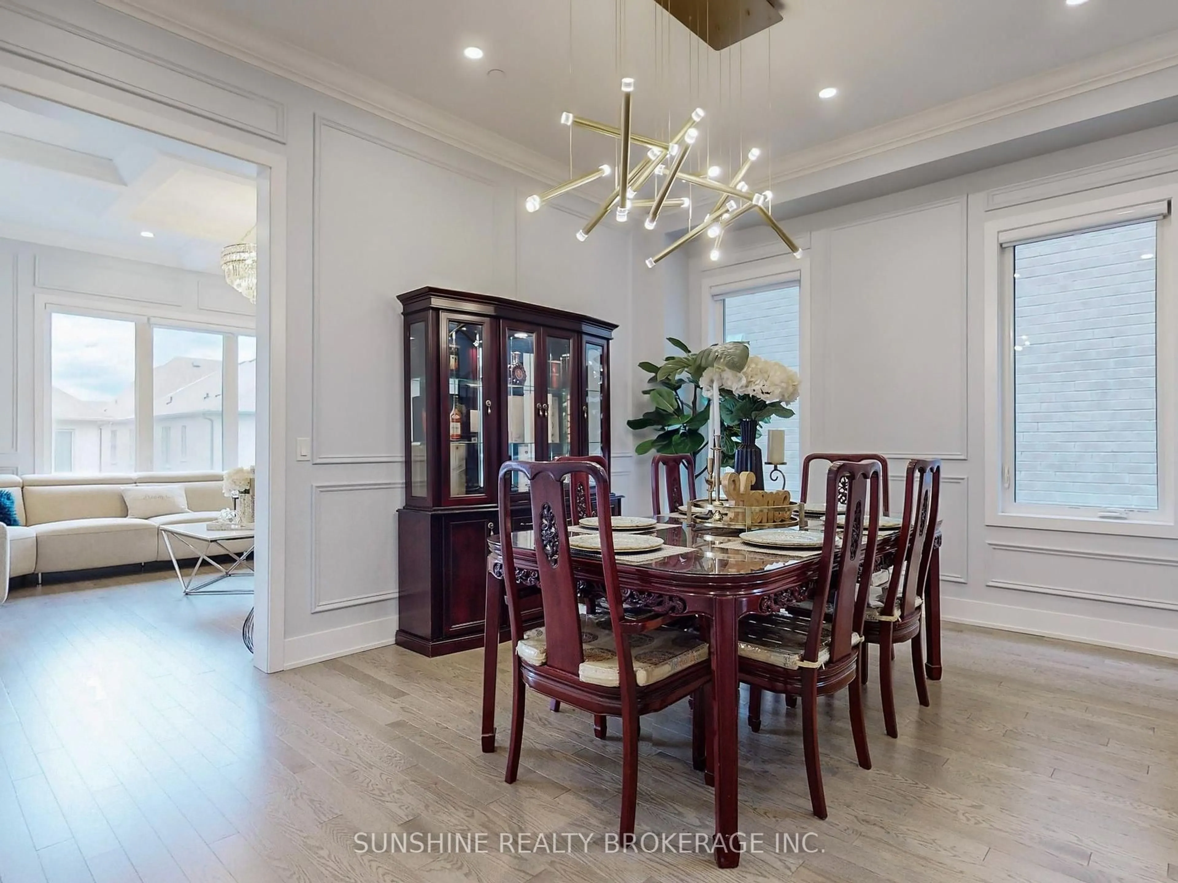 Dining room, wood/laminate floor for 37 Sikura Circ, Aurora Ontario L4G 3Y8