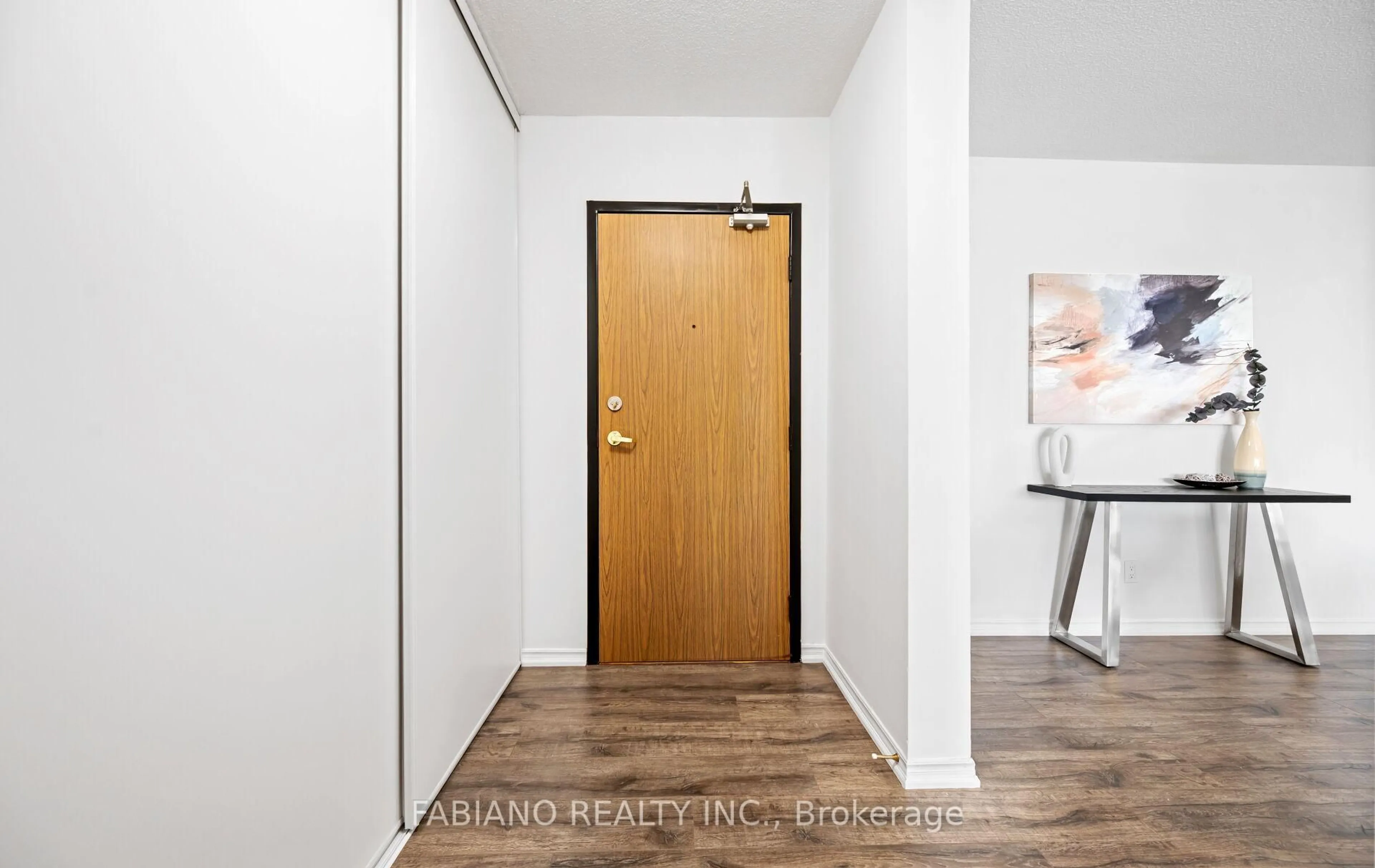 Indoor entryway for 70 Baif Blvd #505, Richmond Hill Ontario L4C 5L2