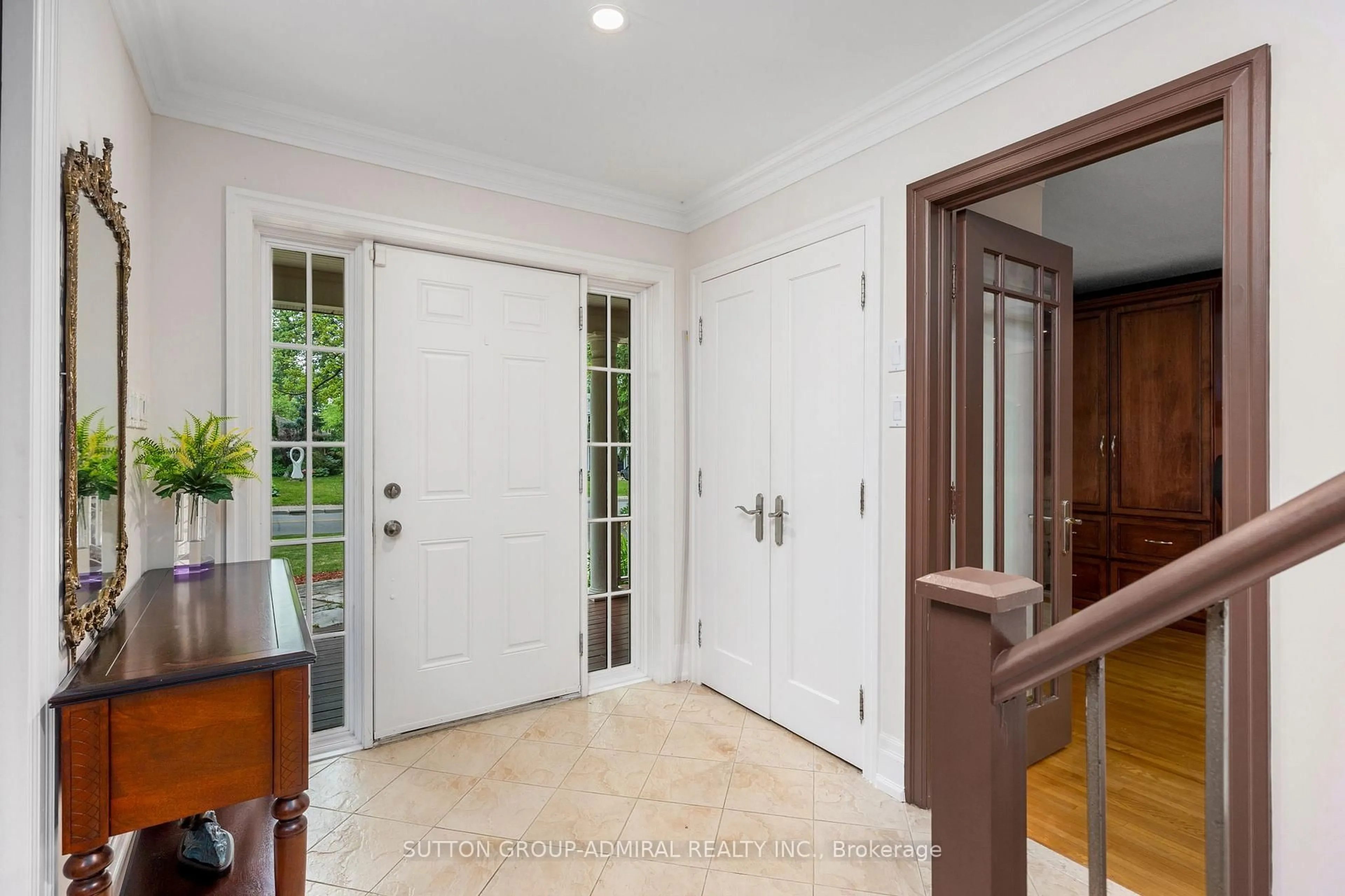 Indoor entryway for 177 Mill St, Richmond Hill Ontario L4C 4B1