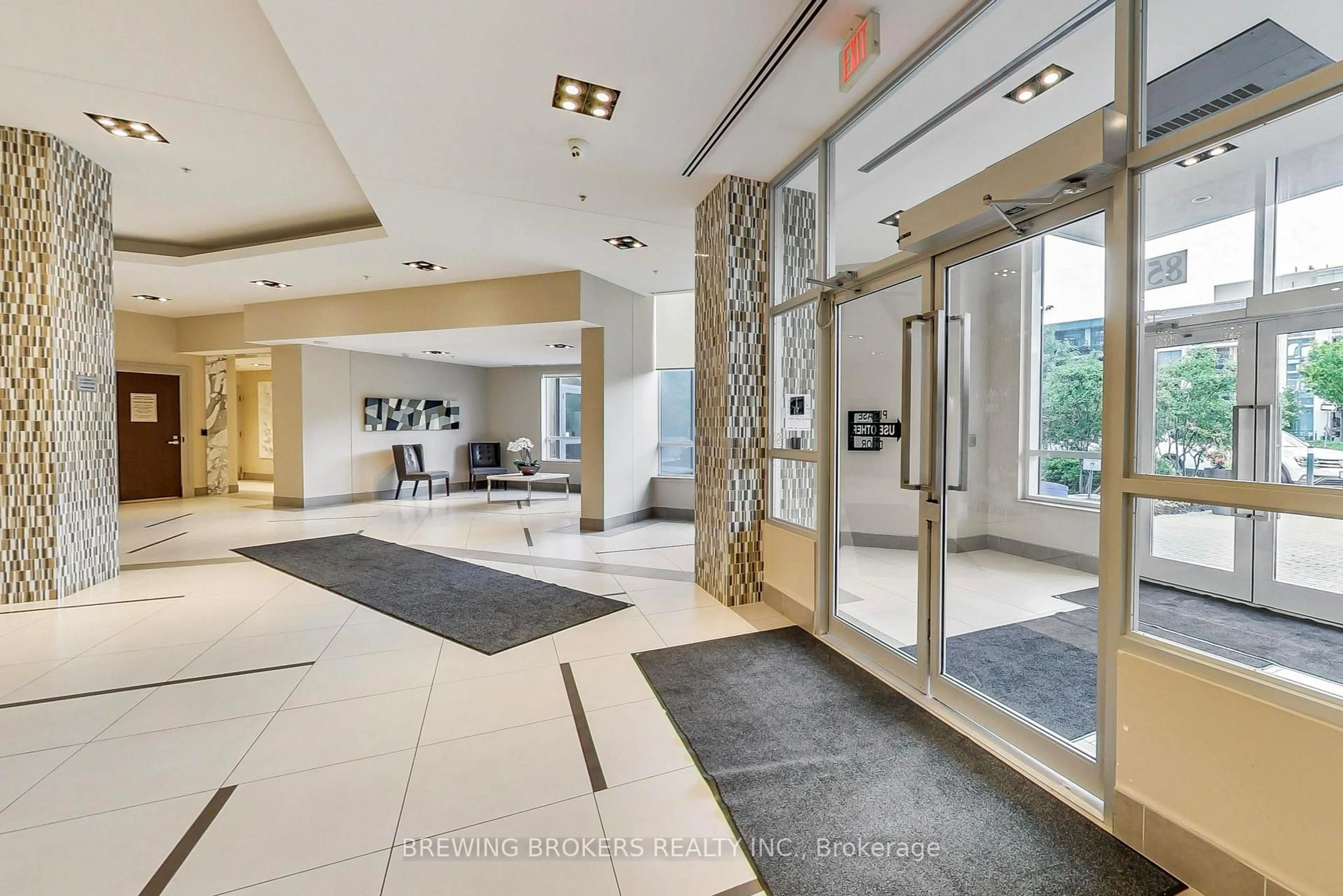 Indoor foyer for 85 North Park Rd #Ph01, Vaughan Ontario L4J 0H9