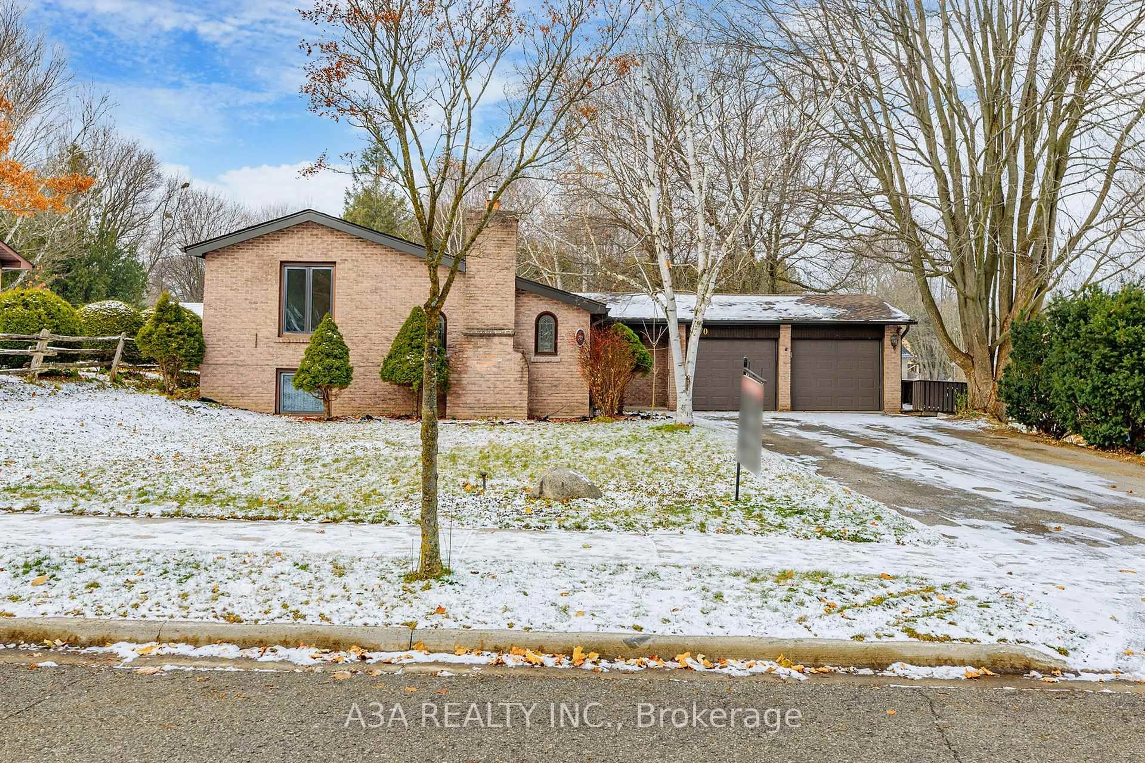 Home with brick exterior material, street for 70 Belfry Dr, Newmarket Ontario L3Y 3G1