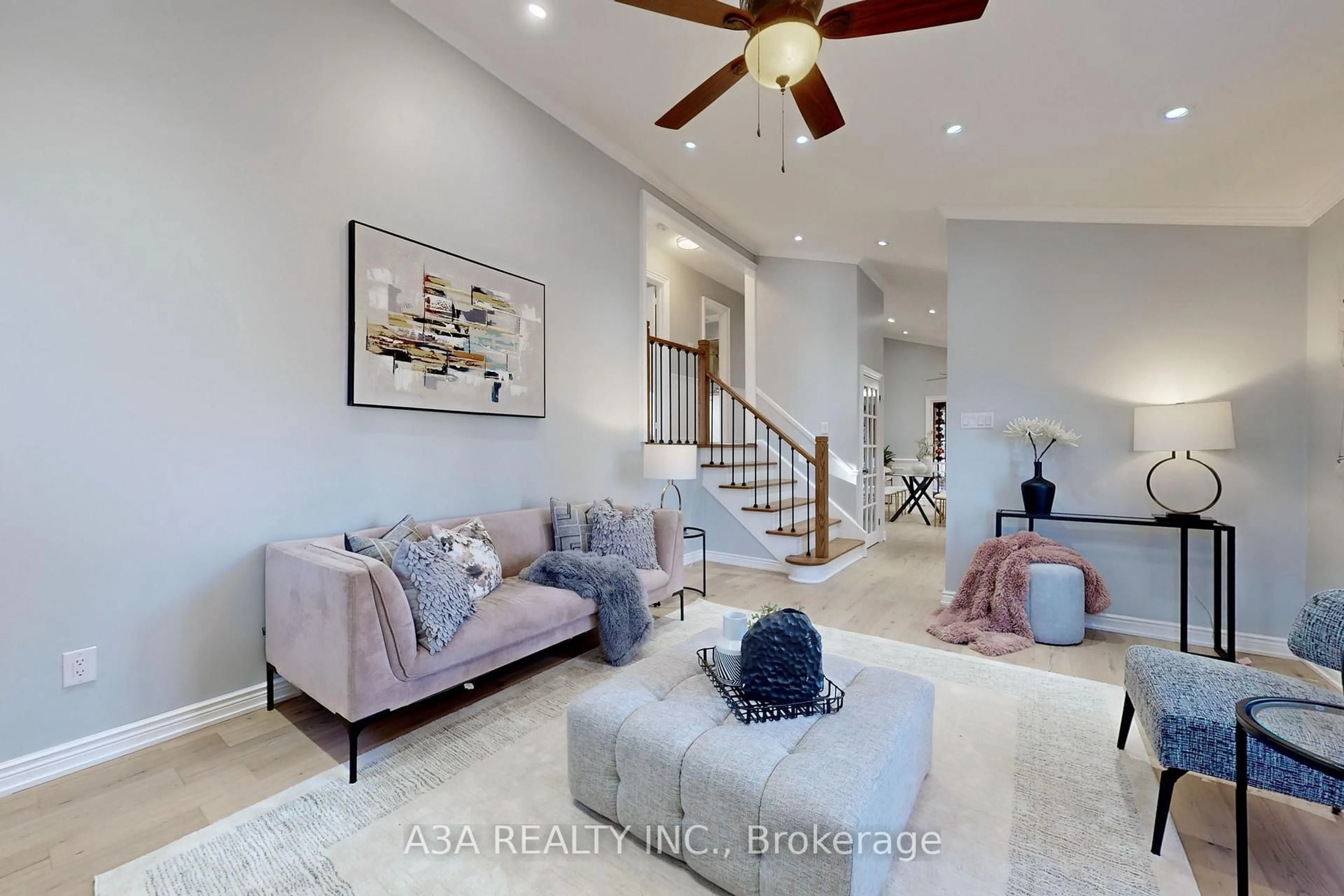 Living room with furniture, unknown for 70 Belfry Dr, Newmarket Ontario L3Y 3G1