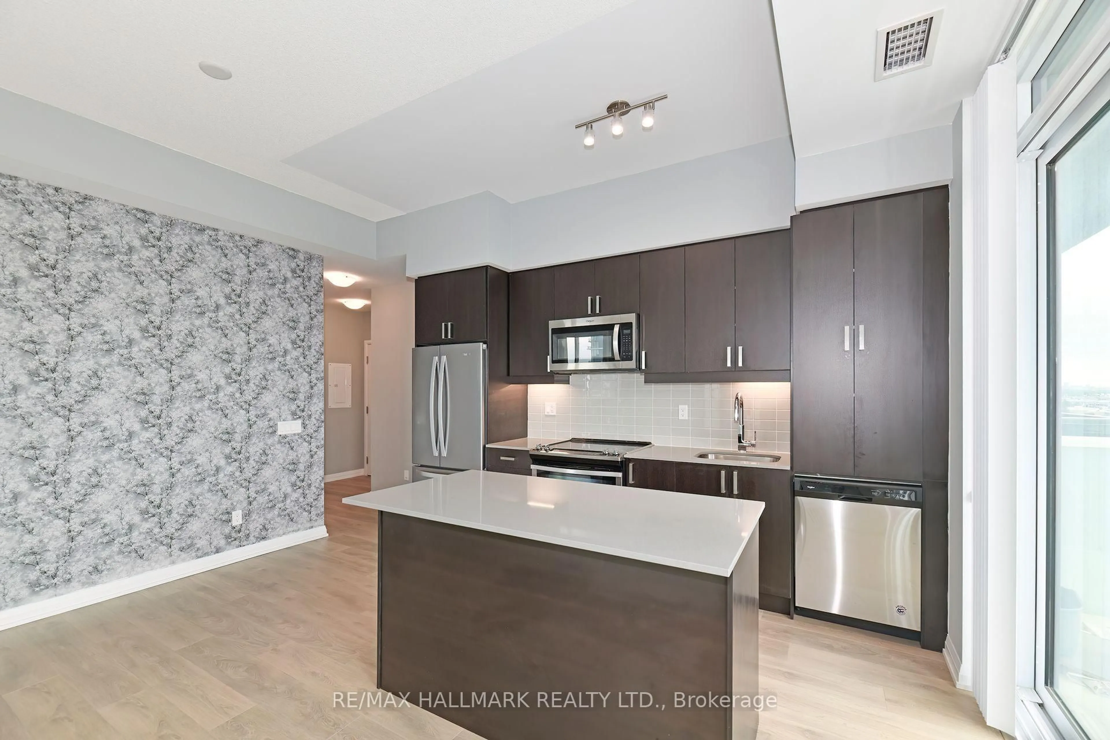 Open concept kitchen, unknown for 7895 Jane St #906, Vaughan Ontario L4K 0K2