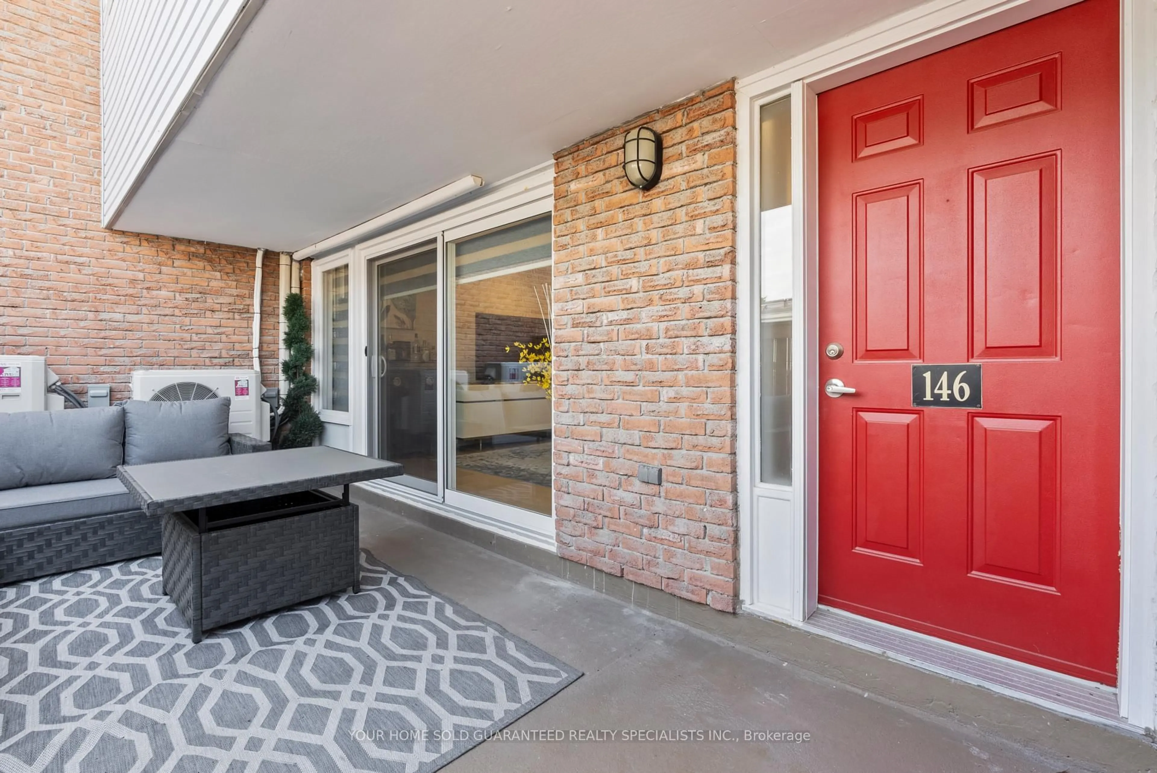 Indoor entryway for 146 MILESTONE Cres #52, Aurora Ontario L4G 3M2