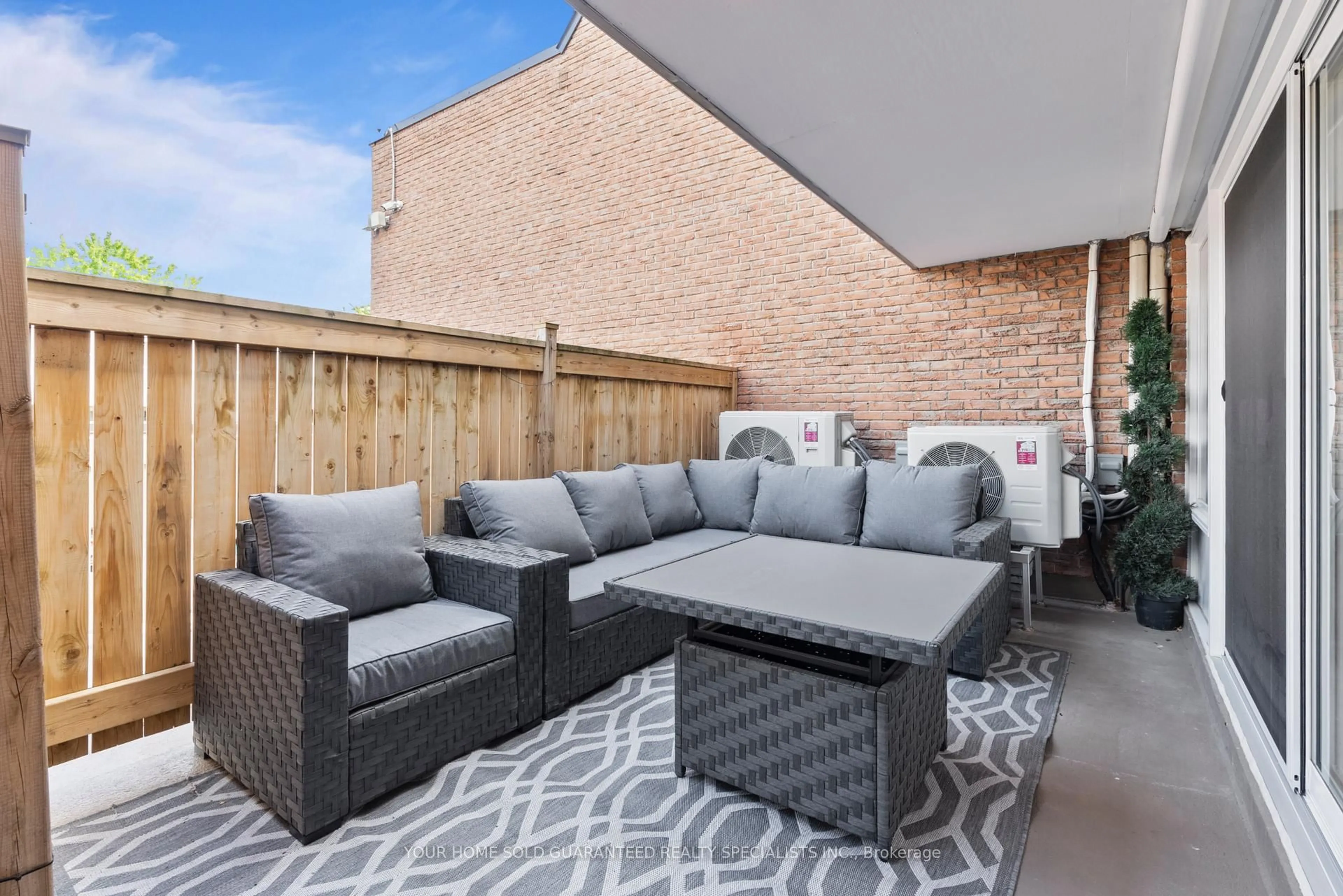 Patio, street for 146 MILESTONE Cres #52, Aurora Ontario L4G 3M2