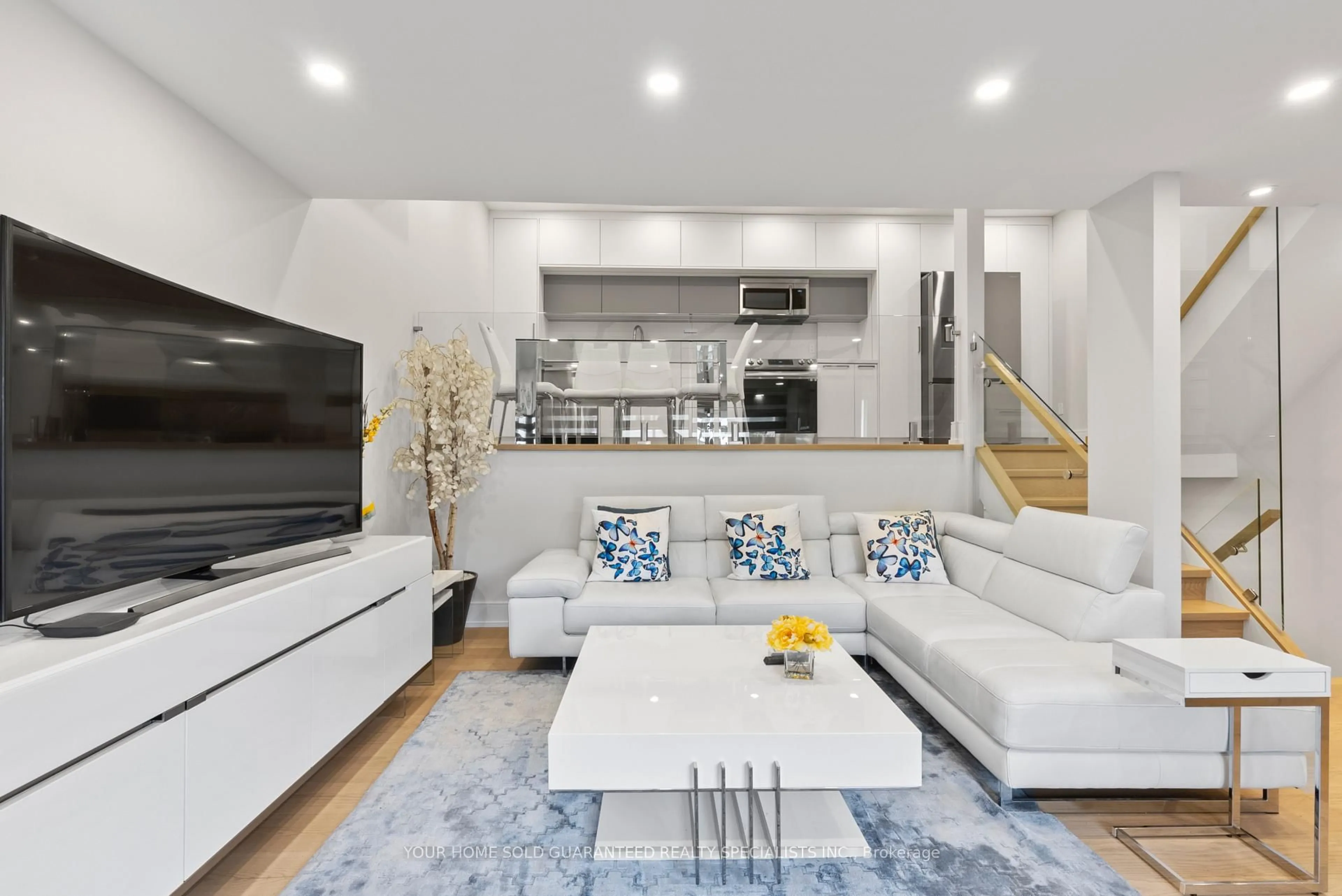 Living room with furniture, unknown for 146 MILESTONE Cres #52, Aurora Ontario L4G 3M2