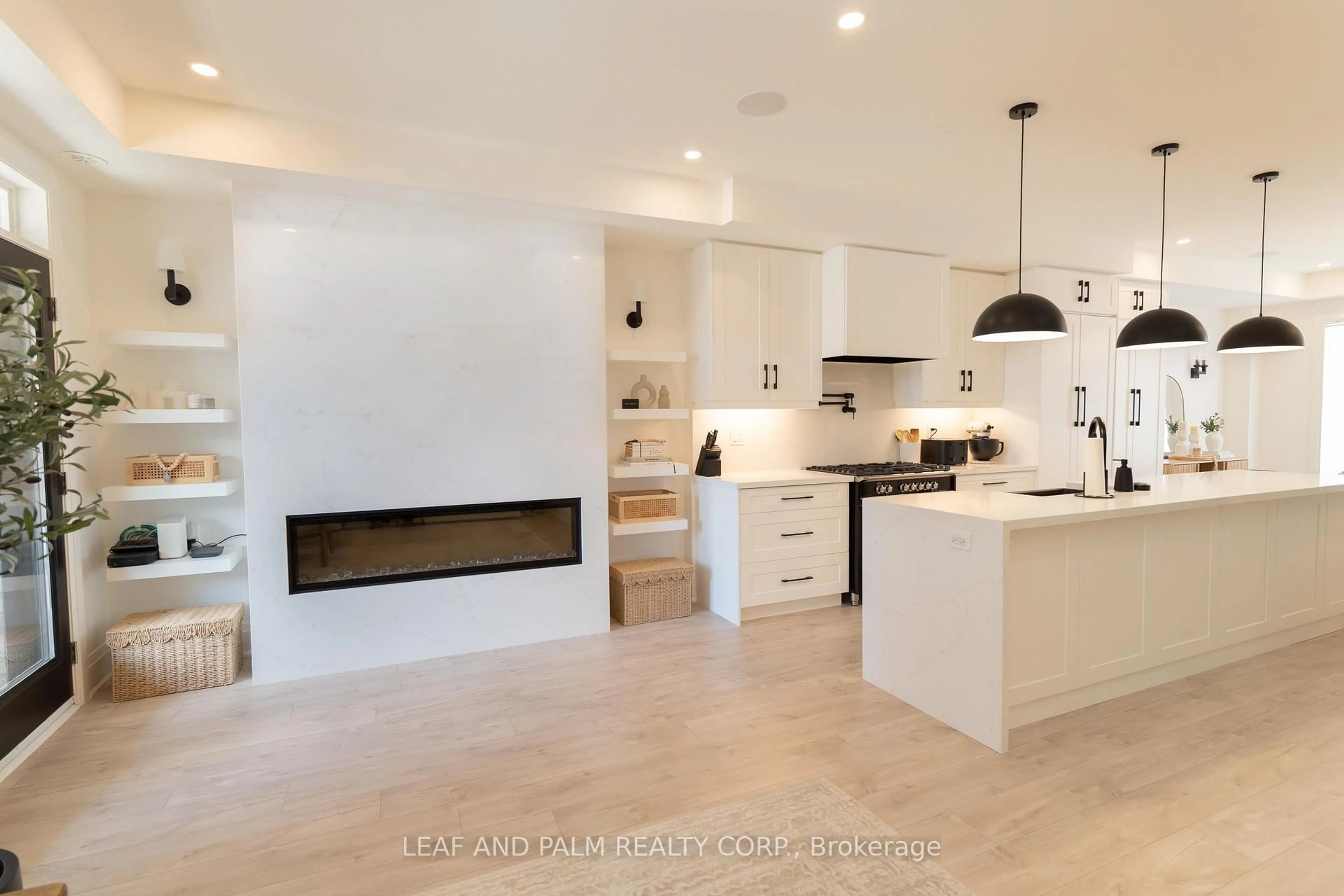 Open concept kitchen, ceramic/tile floor for 10250 Keele St #3, Vaughan Ontario L6A 3Y9