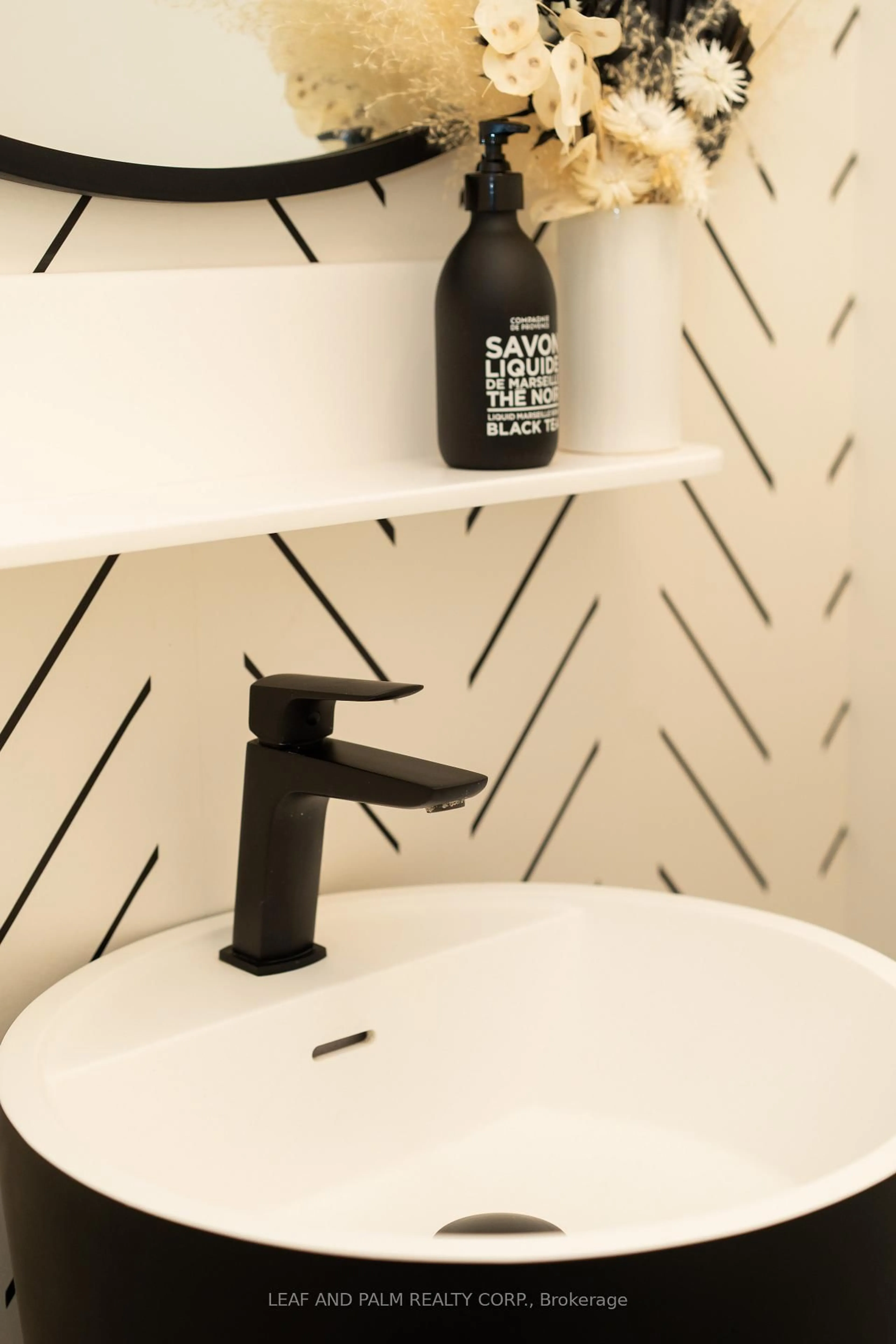 Contemporary bathroom, ceramic/tile floor for 10250 Keele St #3, Vaughan Ontario L6A 3Y9