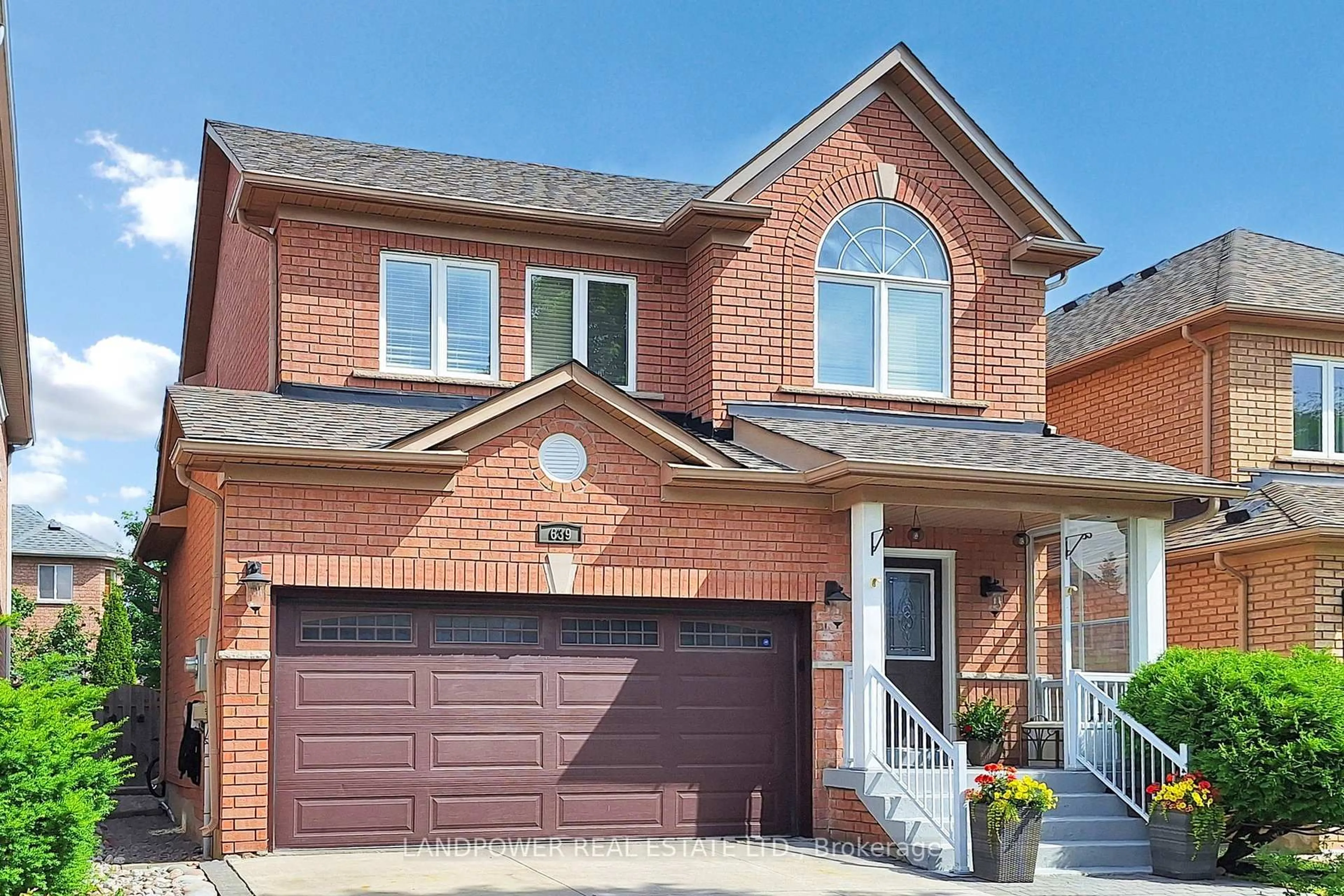 Home with brick exterior material, street for 639 Society Cres, Newmarket Ontario L3X 2V8