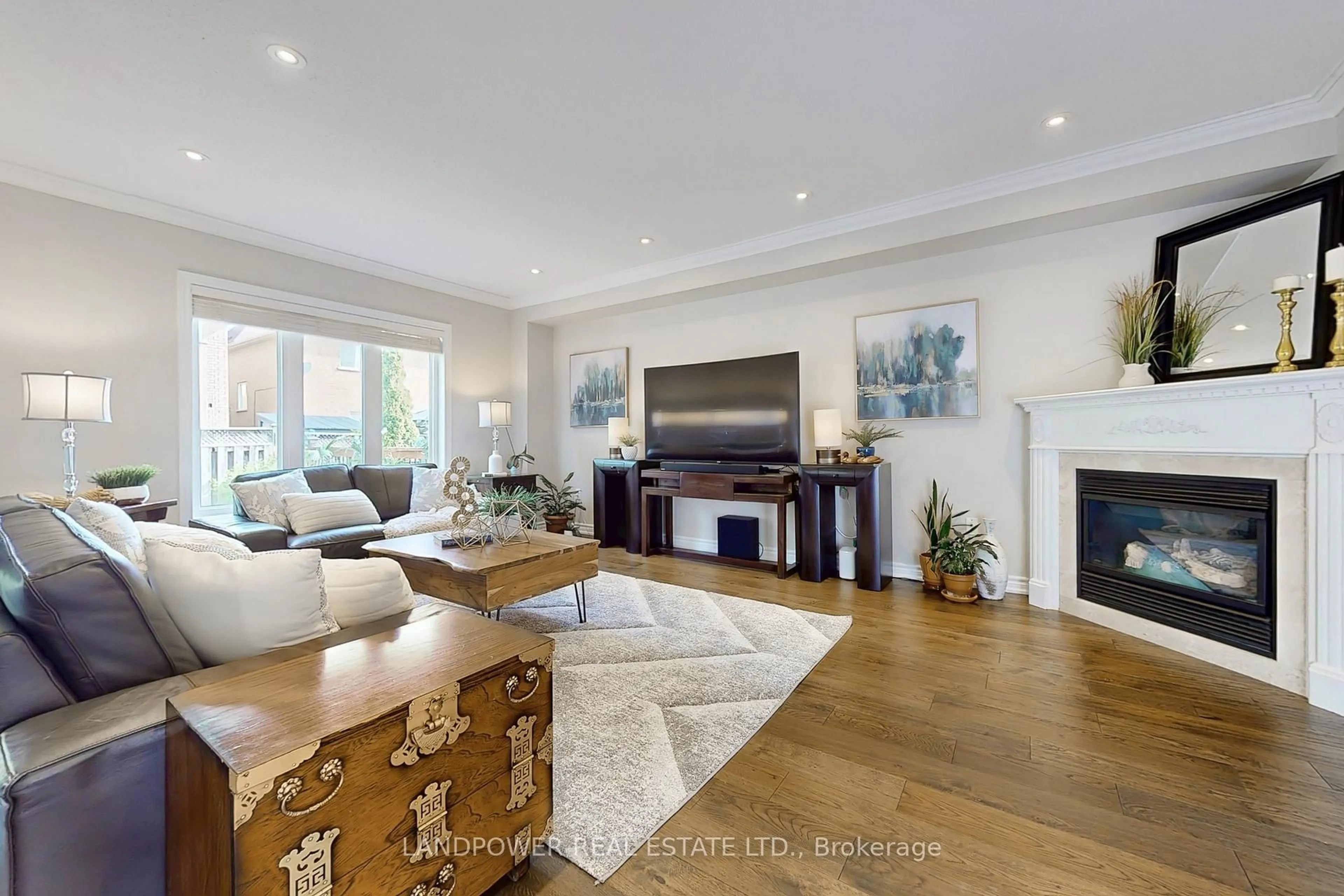 Living room with furniture, wood/laminate floor for 639 Society Cres, Newmarket Ontario L3X 2V8