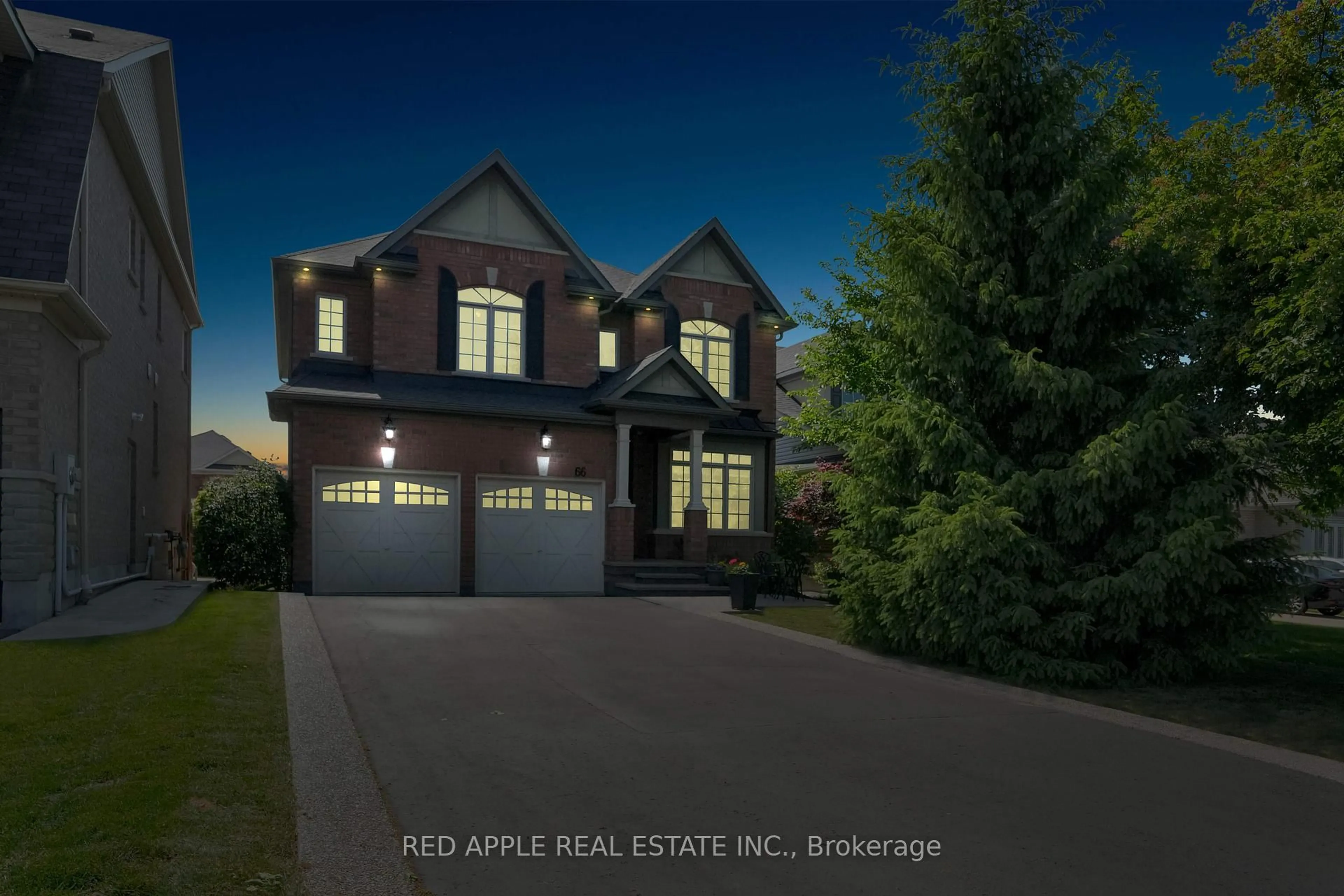A pic from outside/outdoor area/front of a property/back of a property/a pic from drone, street for 66 Milligan St, Bradford West Gwillimbury Ontario L3Z 0A5