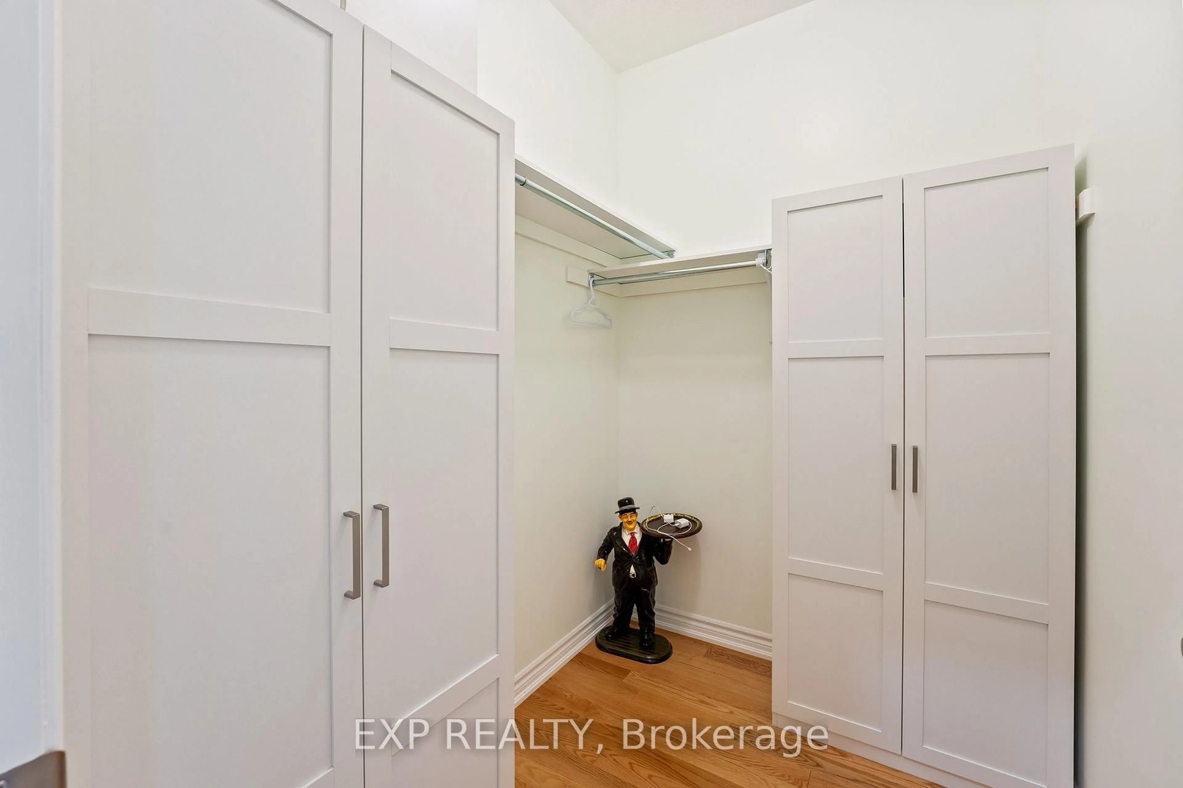 Unknown for 26 Pietrowski Dr, Georgina Ontario L4P 1J5