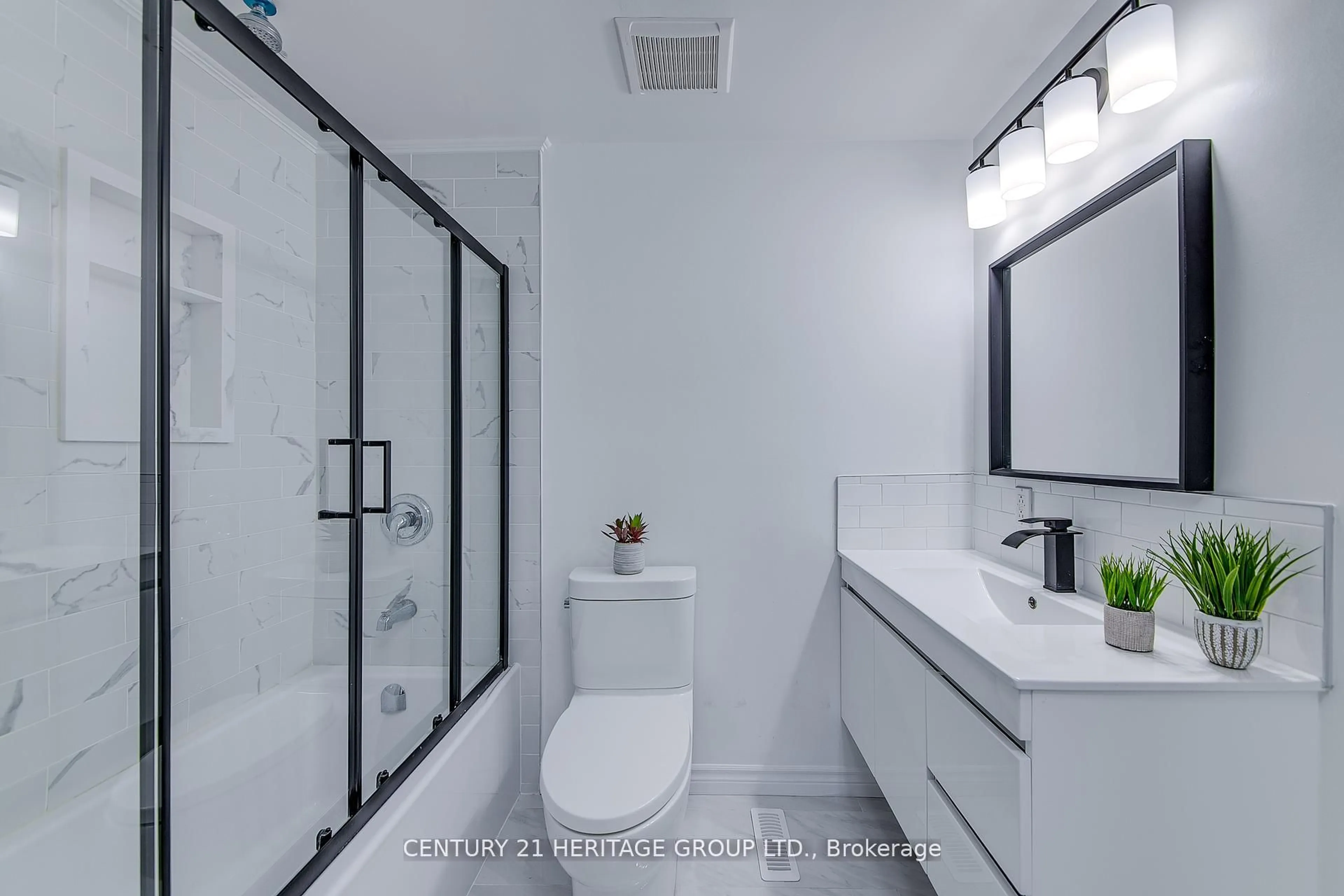Standard bathroom, ceramic/tile floor for 68 Adeline Ave, New Tecumseth Ontario L0G 1W0