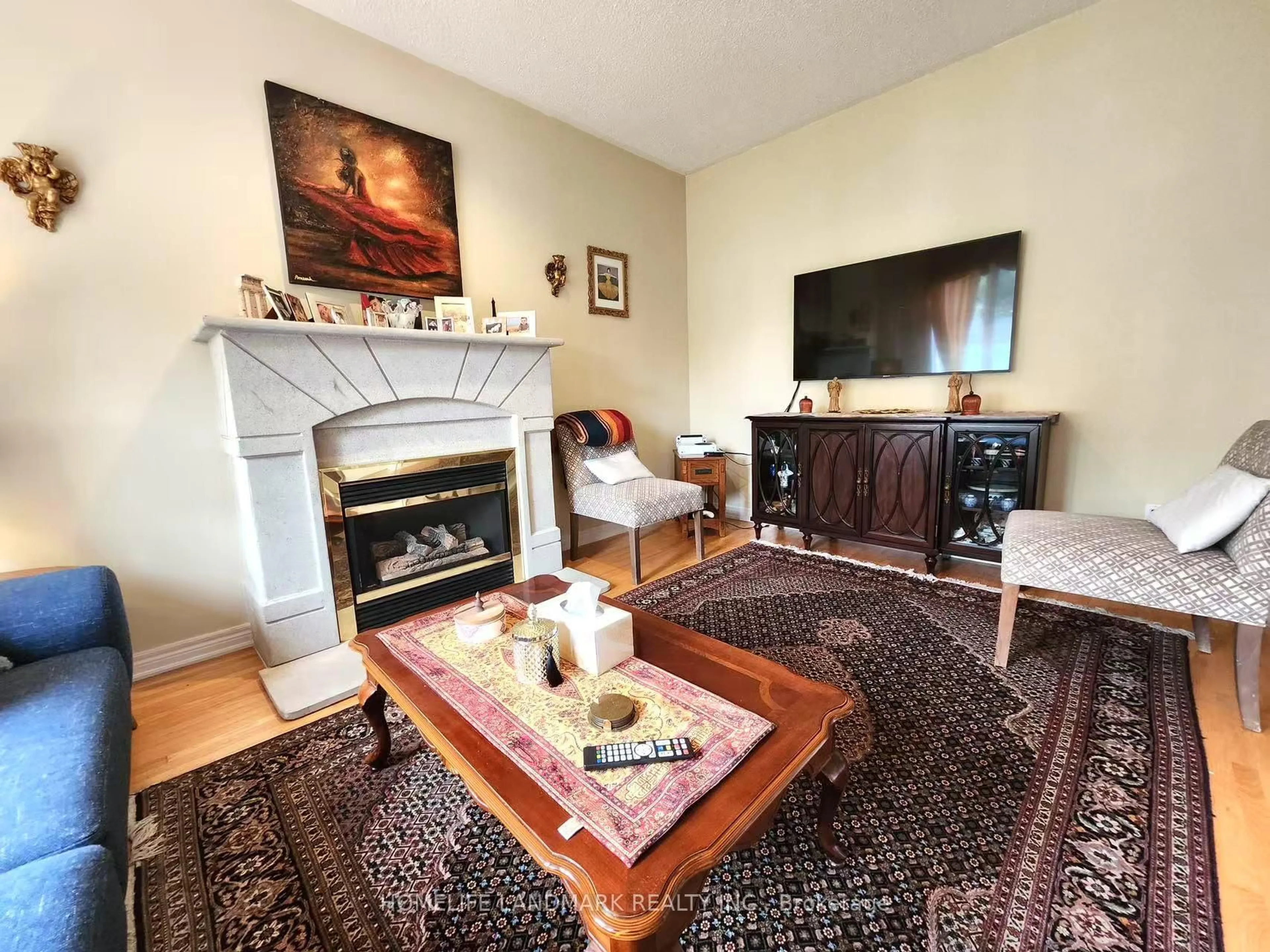 Living room with furniture, unknown for 25 Lord  Nelson Crt, Richmond Hill Ontario L4S 1Y2
