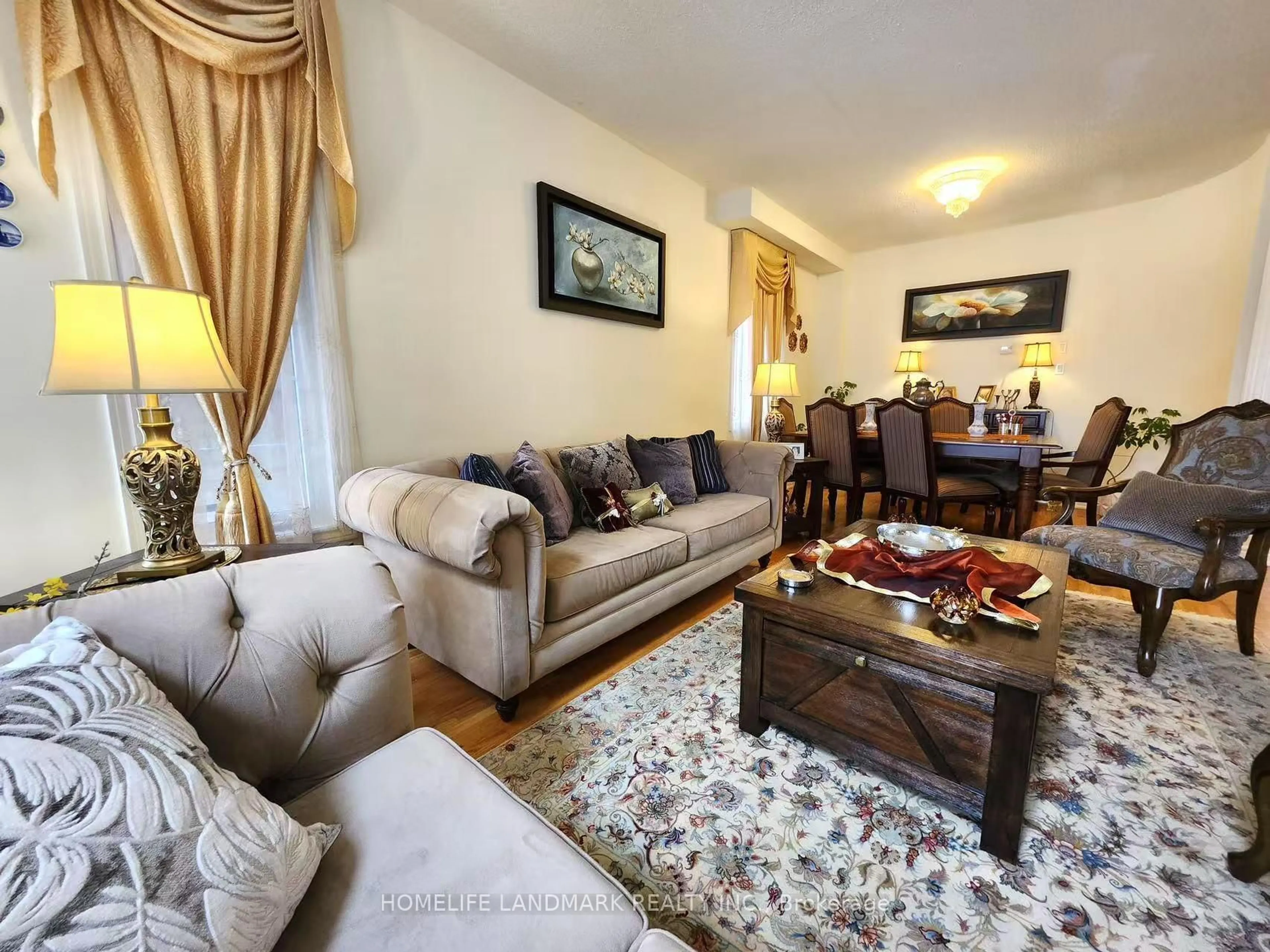 Living room with furniture, unknown for 25 Lord  Nelson Crt, Richmond Hill Ontario L4S 1Y2