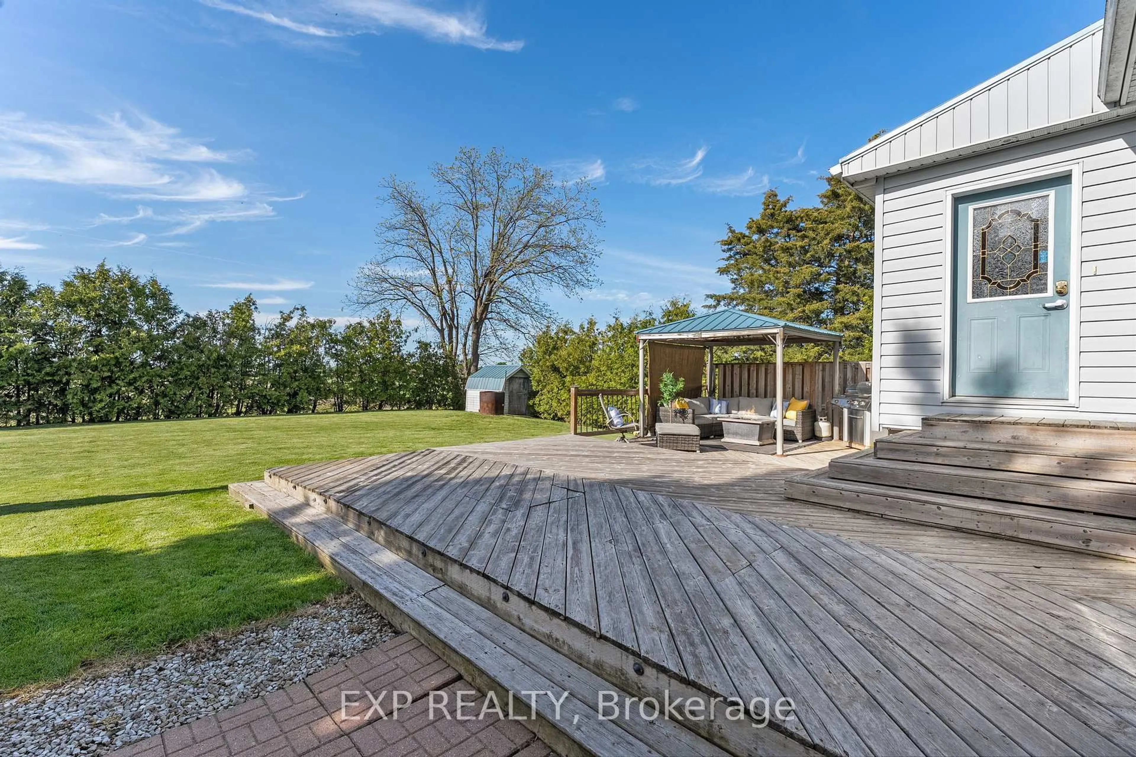A pic from outside/outdoor area/front of a property/back of a property/a pic from drone, water/lake/river/ocean view for 150 King St, King Ontario L3Y 4V9