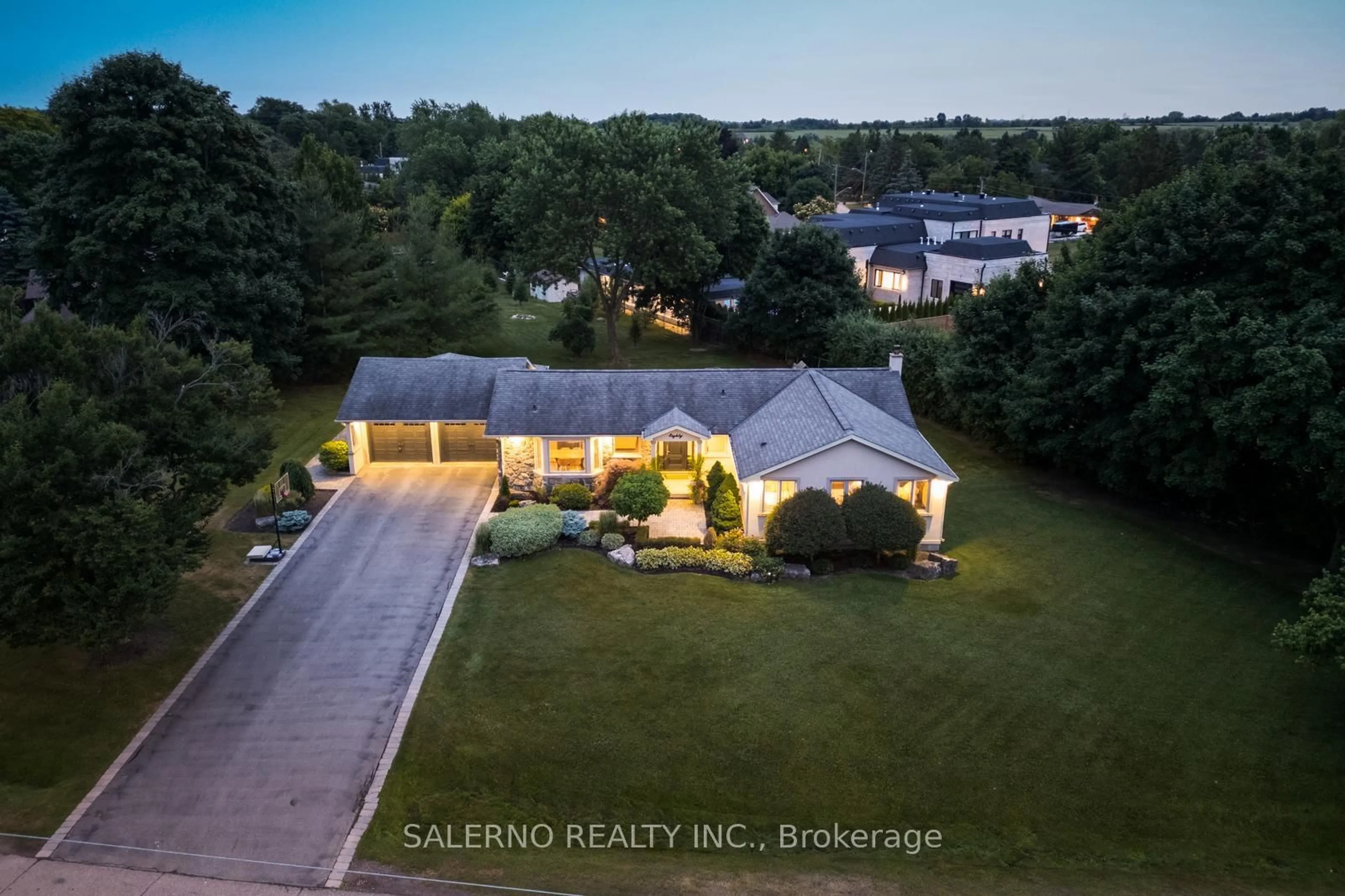 A pic from outside/outdoor area/front of a property/back of a property/a pic from drone, unknown for 80 Noblewood Dr, King Ontario L0G 1N0