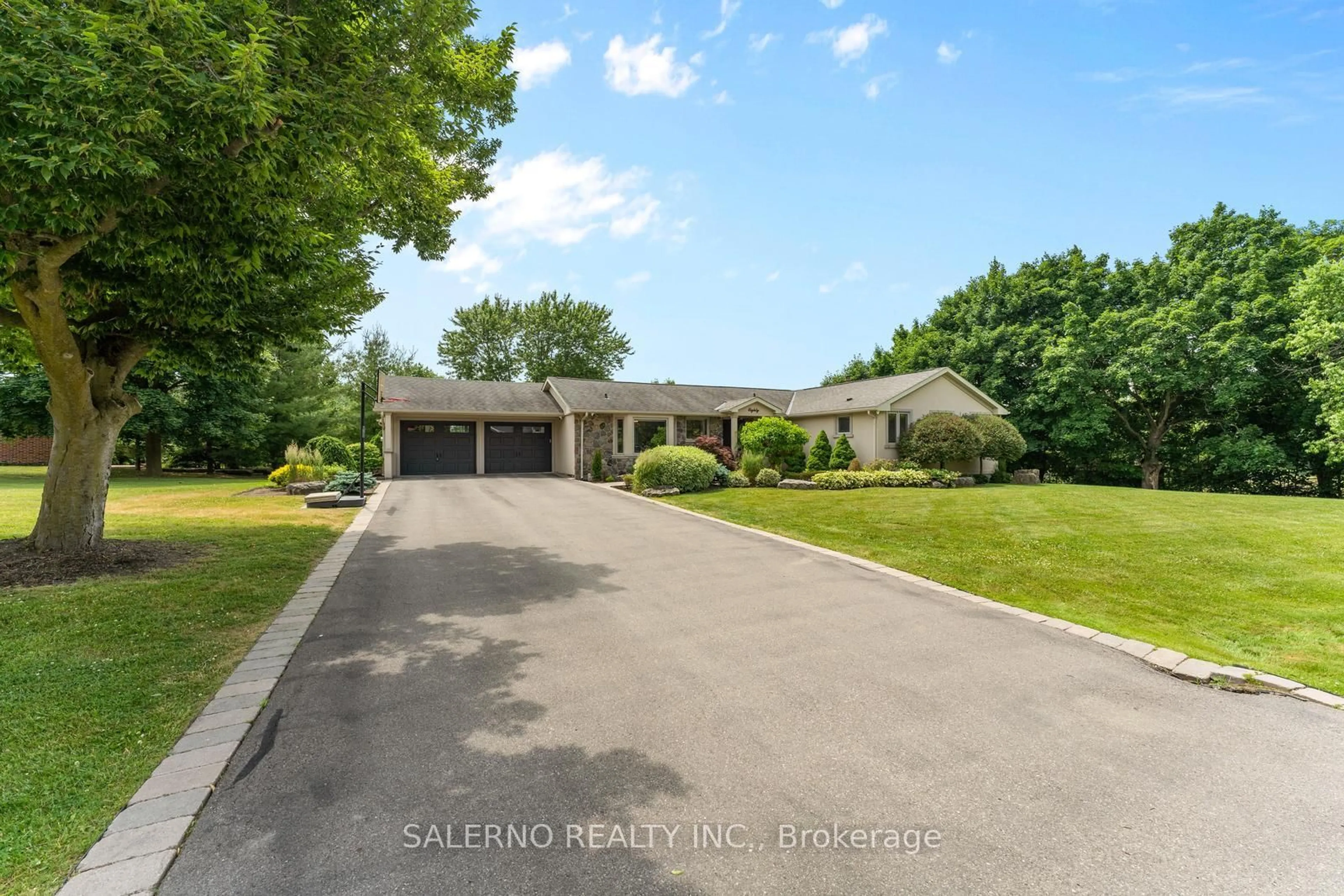 A pic from outside/outdoor area/front of a property/back of a property/a pic from drone, street for 80 Noblewood Dr, King Ontario L0G 1N0