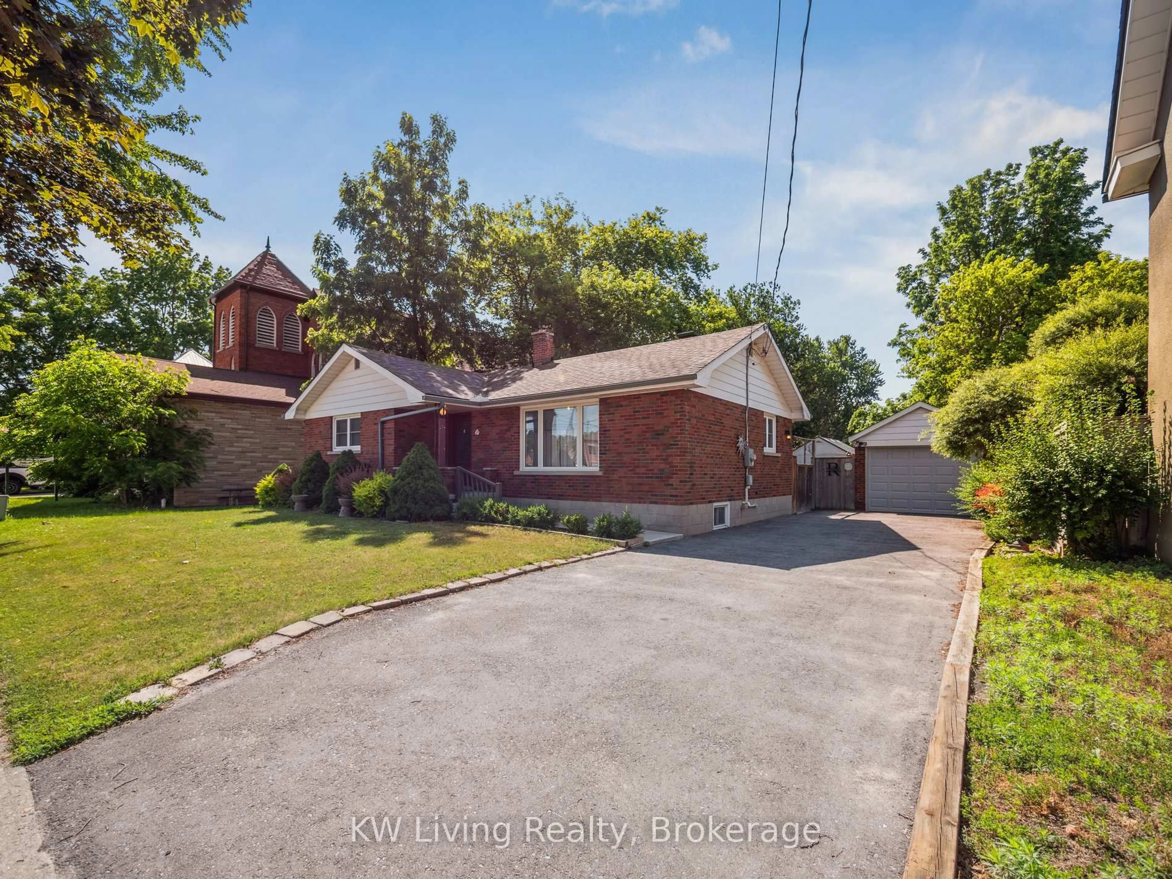 A pic from outside/outdoor area/front of a property/back of a property/a pic from drone, street for 23 Wellington St, New Tecumseth Ontario L9R 1G8