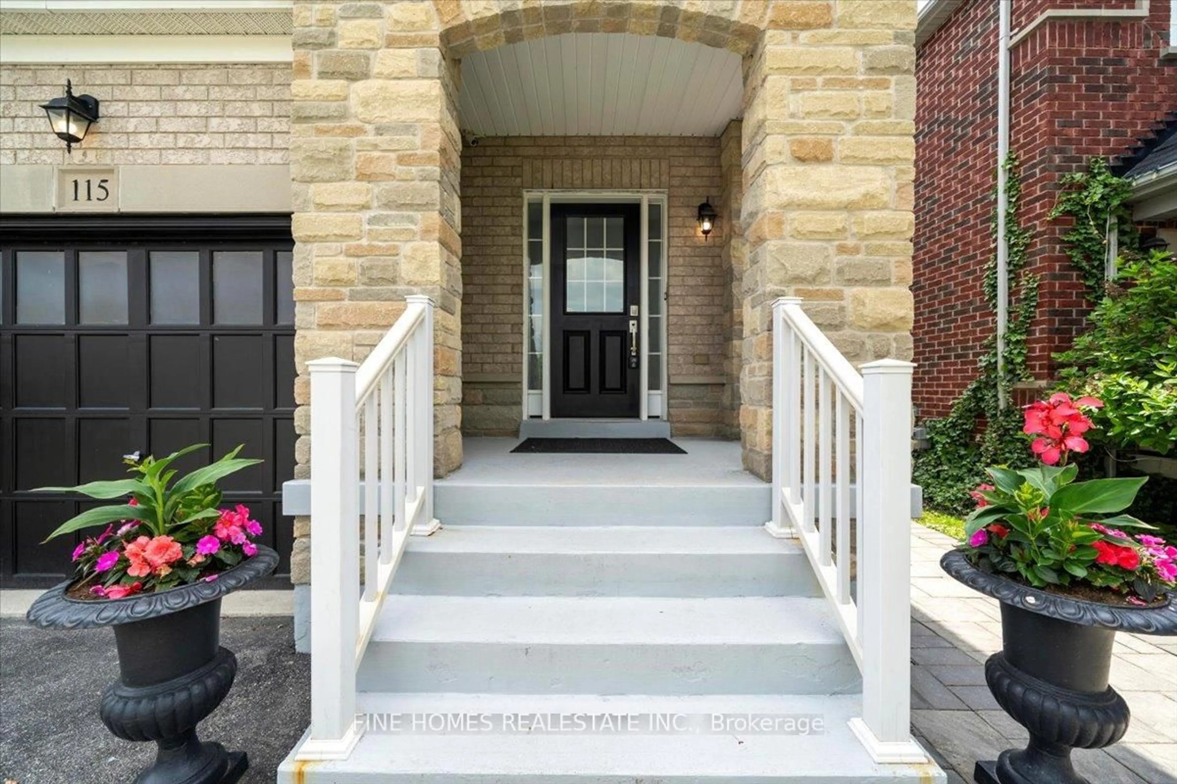 Indoor entryway for 115 Meadowhawk Tr, Bradford West Gwillimbury Ontario L3Z 0E2