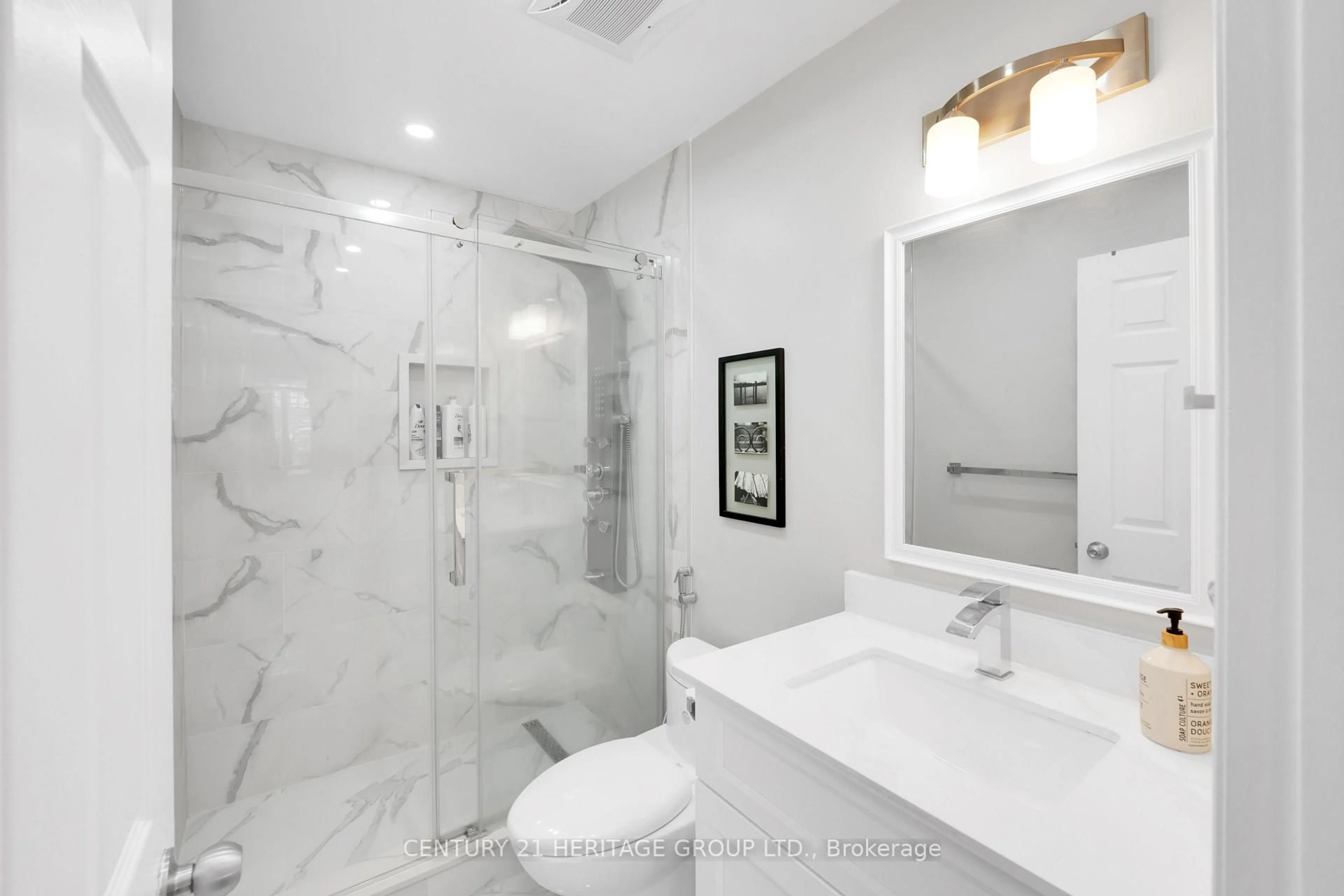 Contemporary bathroom, ceramic/tile floor for 514 Keith Ave, Newmarket Ontario L3X 1V4