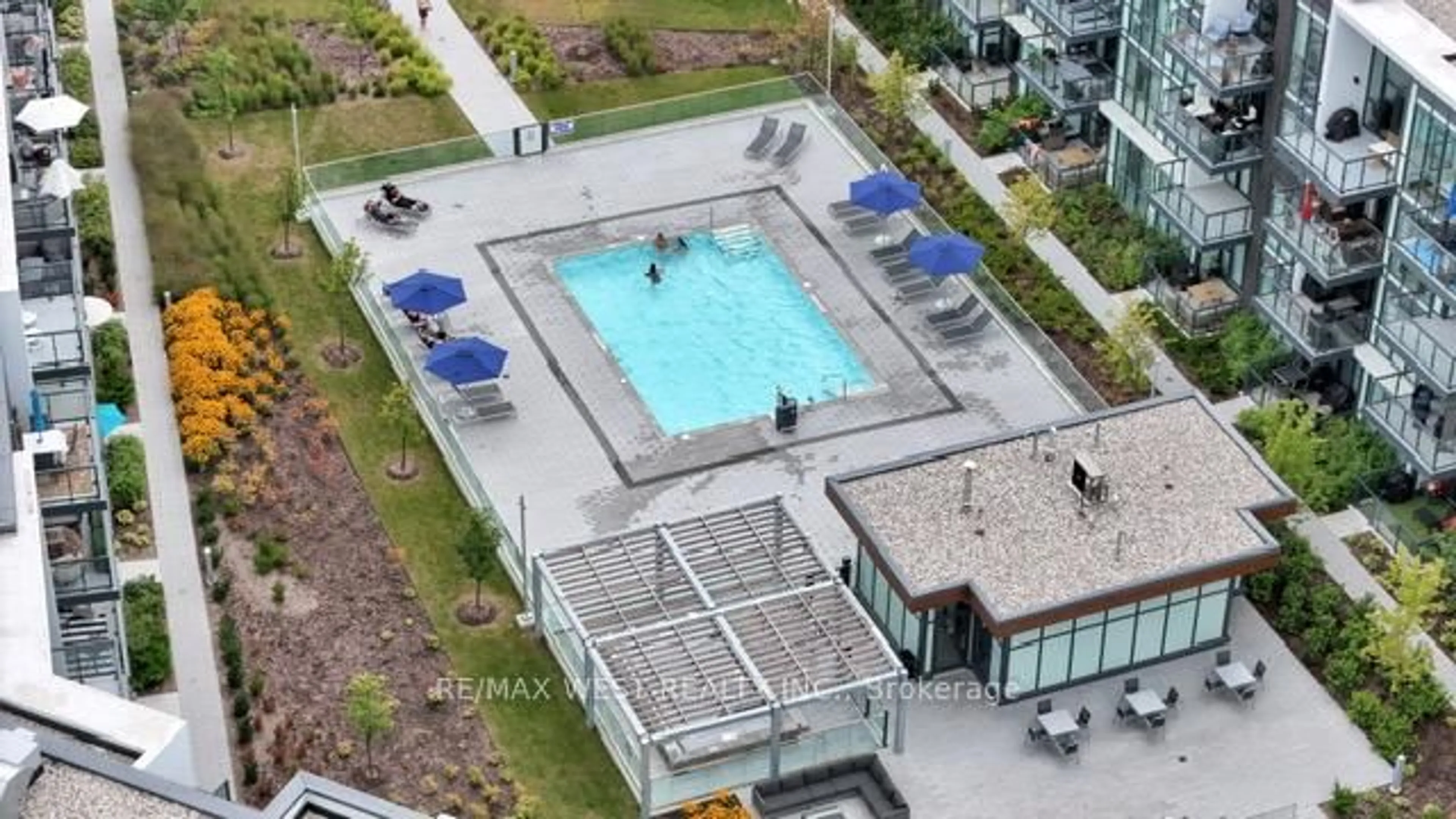 Pool for 415 Sea Ray Ave #114, Innisfil Ontario L9S 0R5