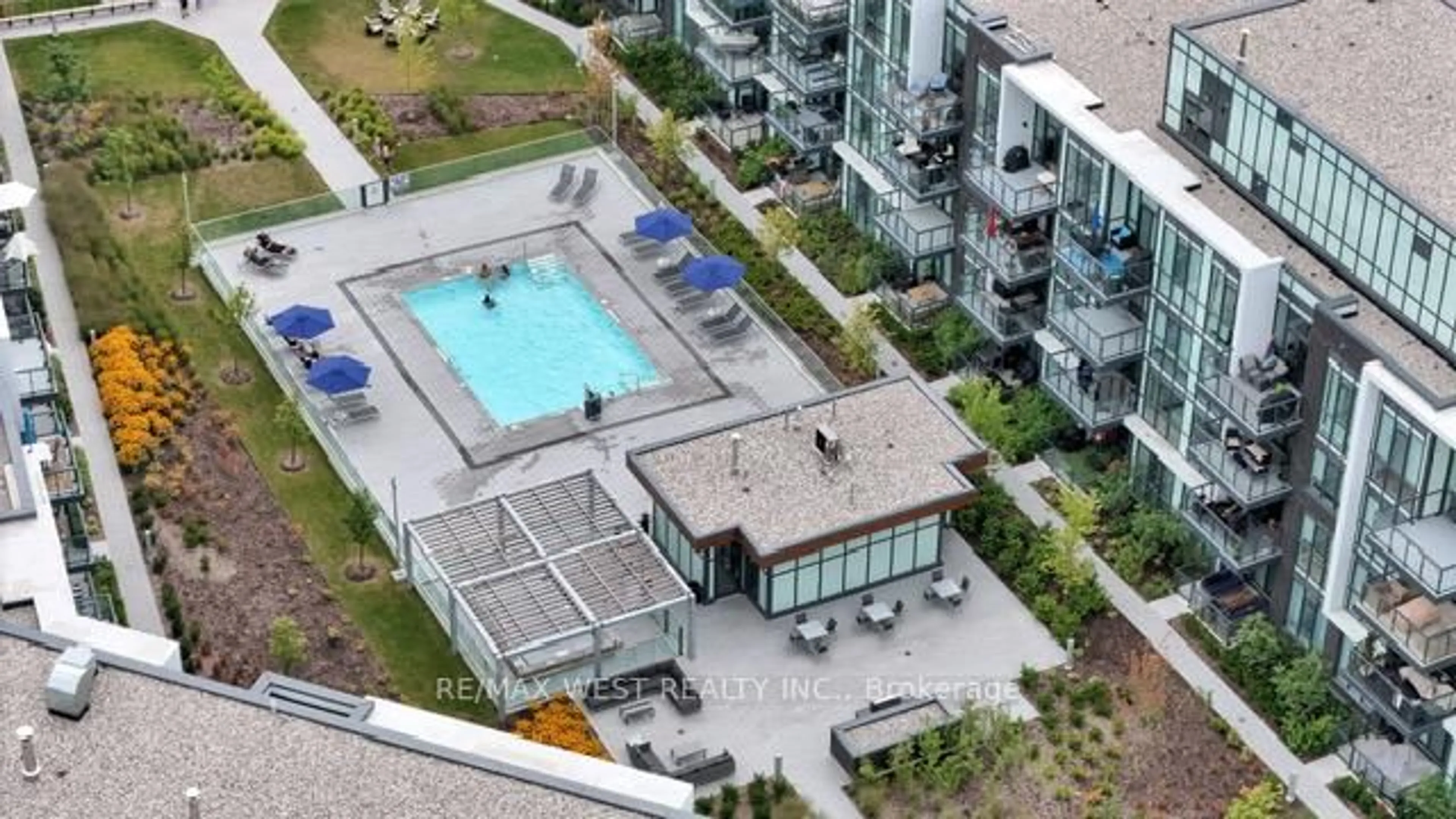 Pool for 415 Sea Ray Ave #114, Innisfil Ontario L9S 0R5