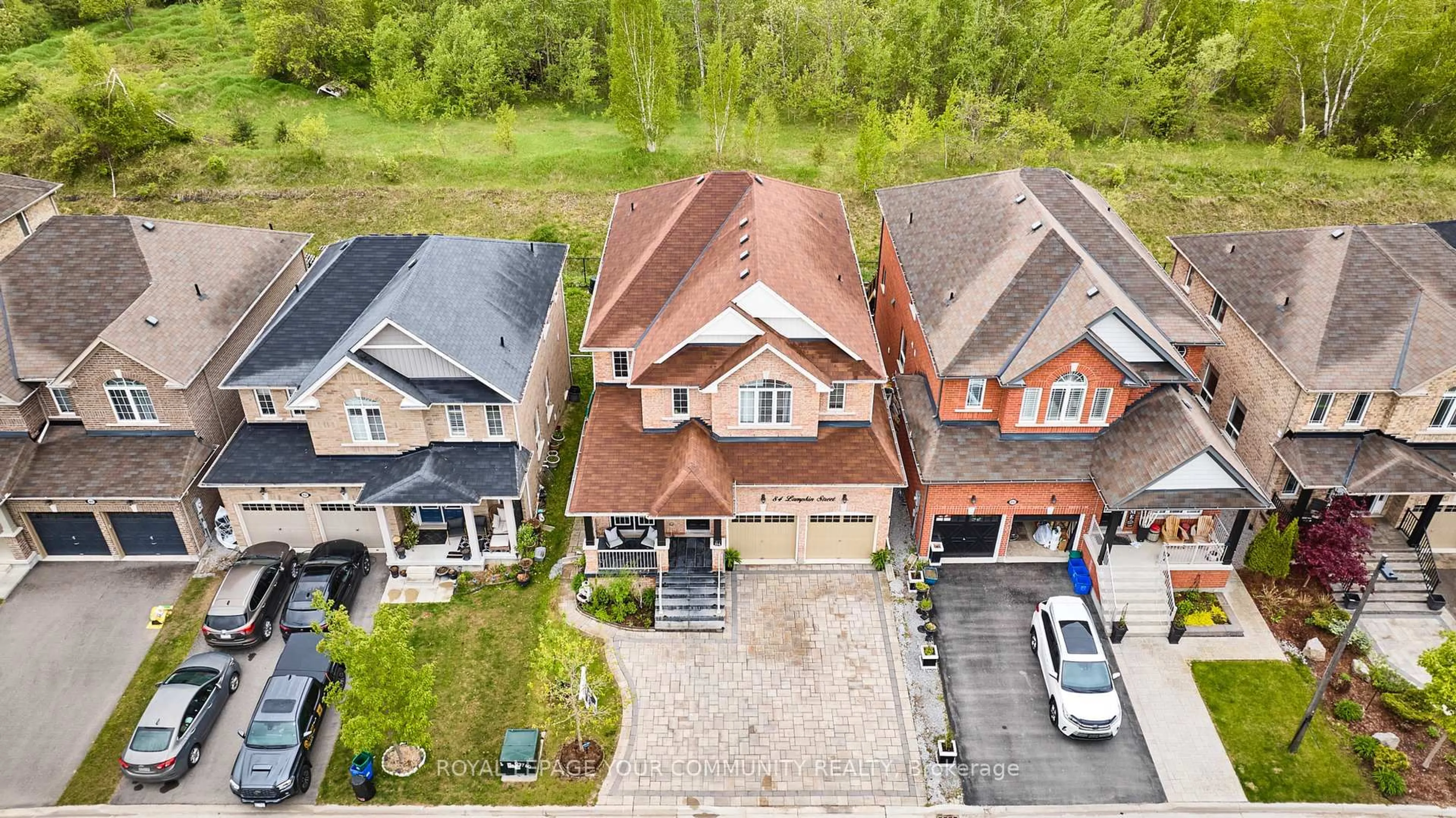A pic from outside/outdoor area/front of a property/back of a property/a pic from drone, street for 84 Lampkin St, Georgina Ontario L0E 1R0