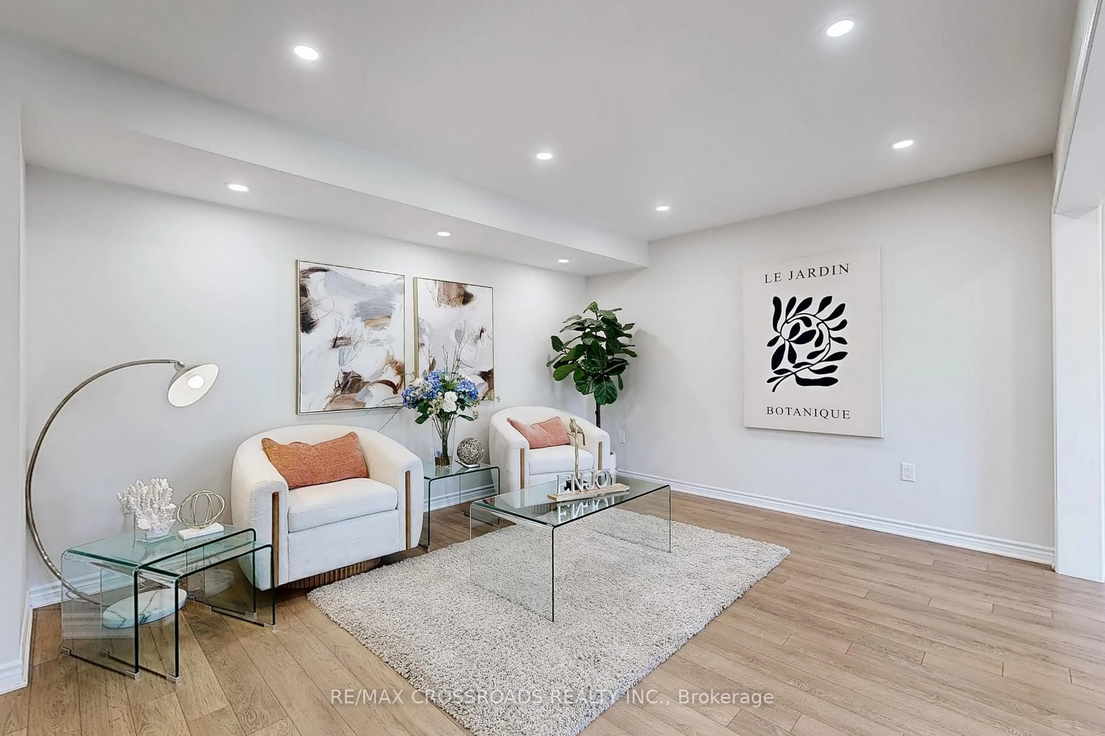 Living room with furniture, unknown for 90 Minlow Way, Aurora Ontario L4G 0Y1