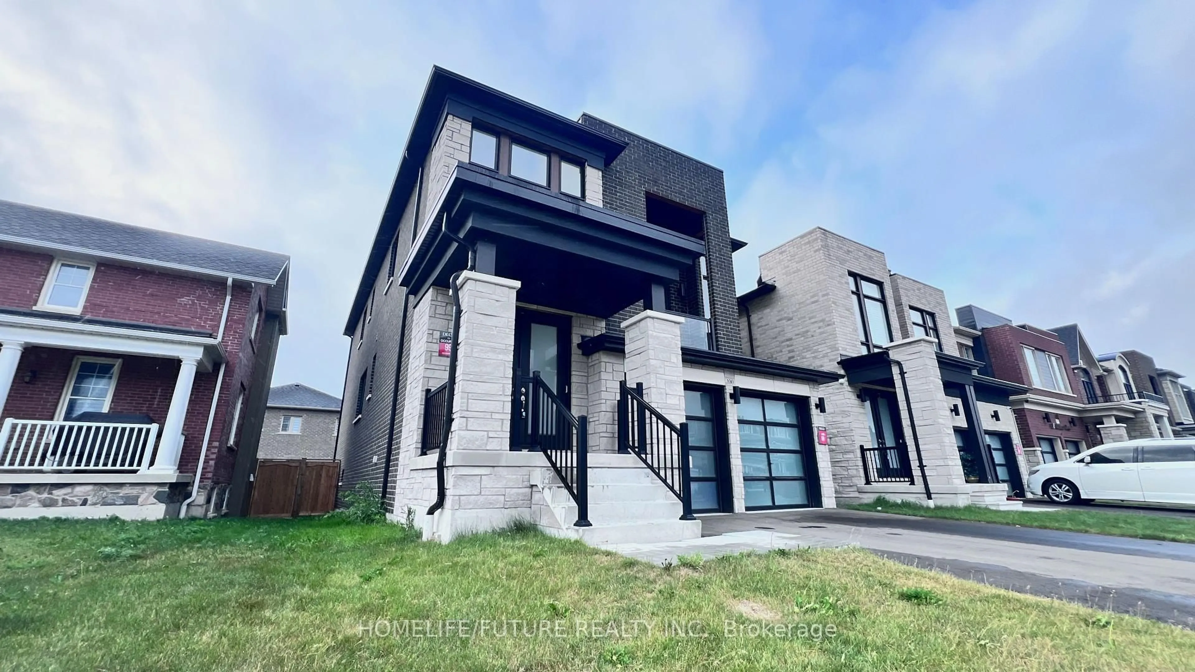 Home with brick exterior material, street for 100 Mckean Dr, Whitchurch-Stouffville Ontario L4A 4W4