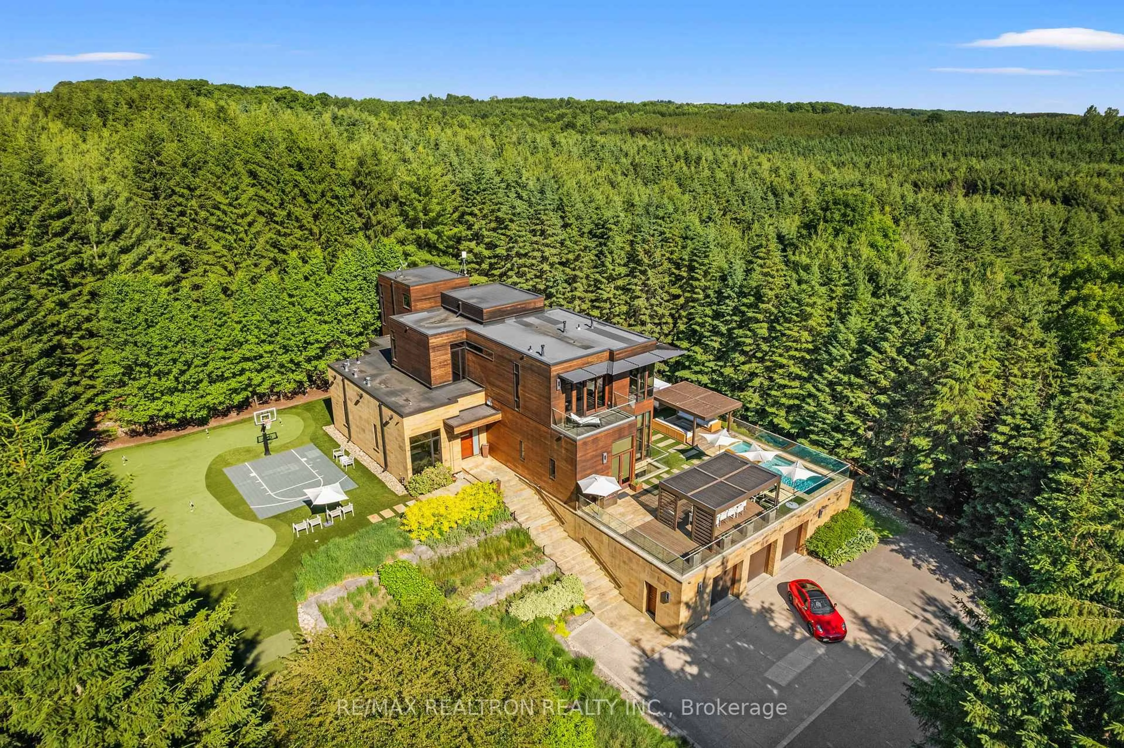 A pic from outside/outdoor area/front of a property/back of a property/a pic from drone, unknown for 2501 Concession 3 Rd, Uxbridge Ontario L0C 1A0