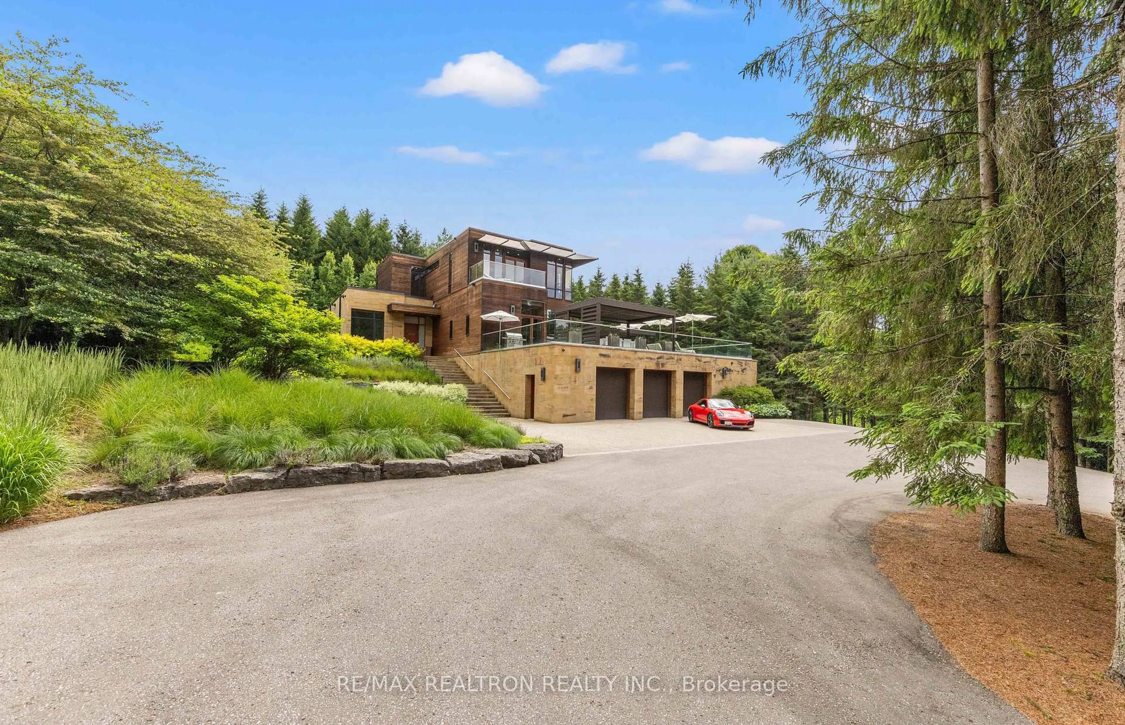 A pic from outside/outdoor area/front of a property/back of a property/a pic from drone, water/lake/river/ocean view for 2501 Concession 3 Rd, Uxbridge Ontario L0C 1A0
