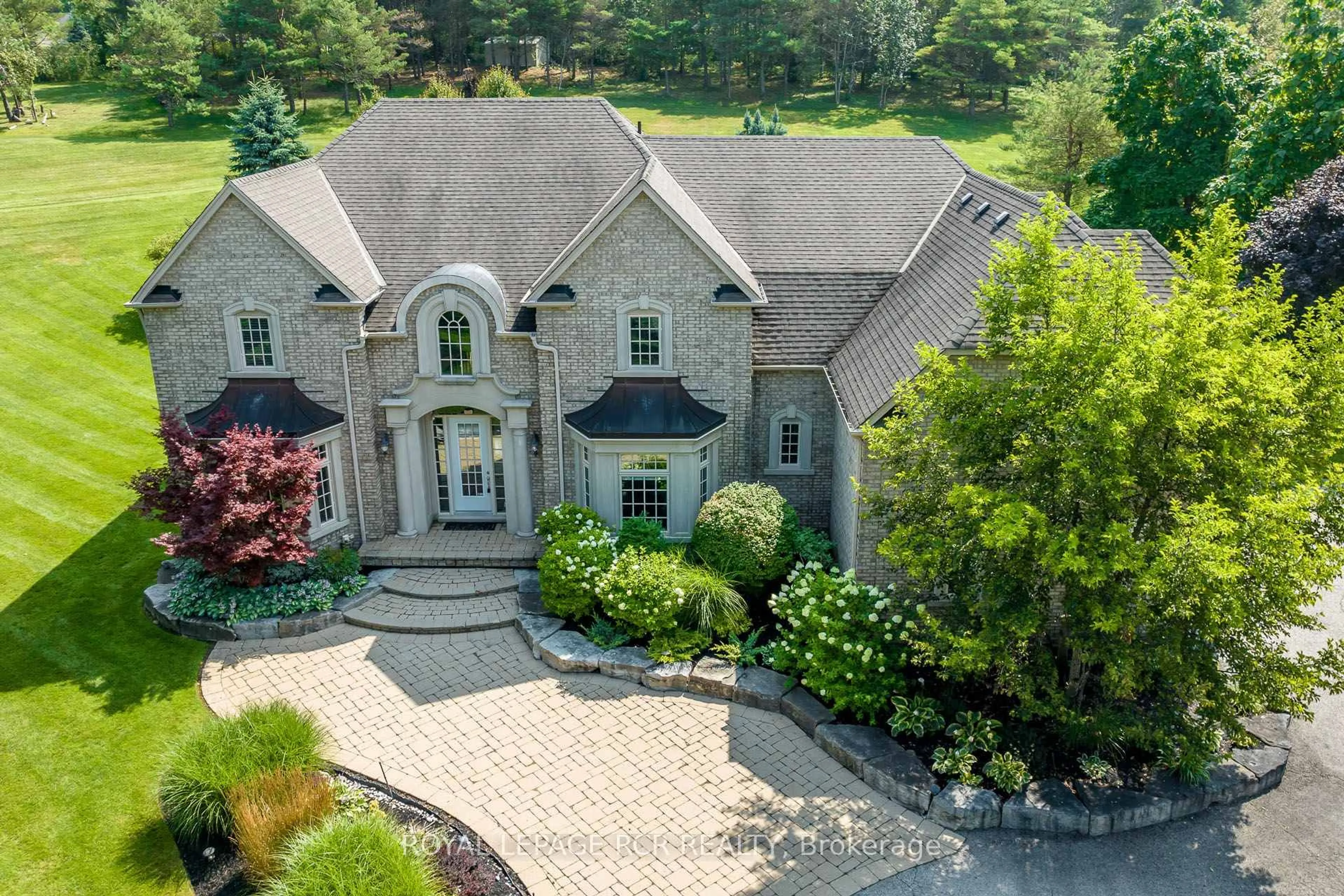 A pic from outside/outdoor area/front of a property/back of a property/a pic from drone, street for 30 Sandy Ridge Crt, Whitchurch-Stouffville Ontario L4A 2L4