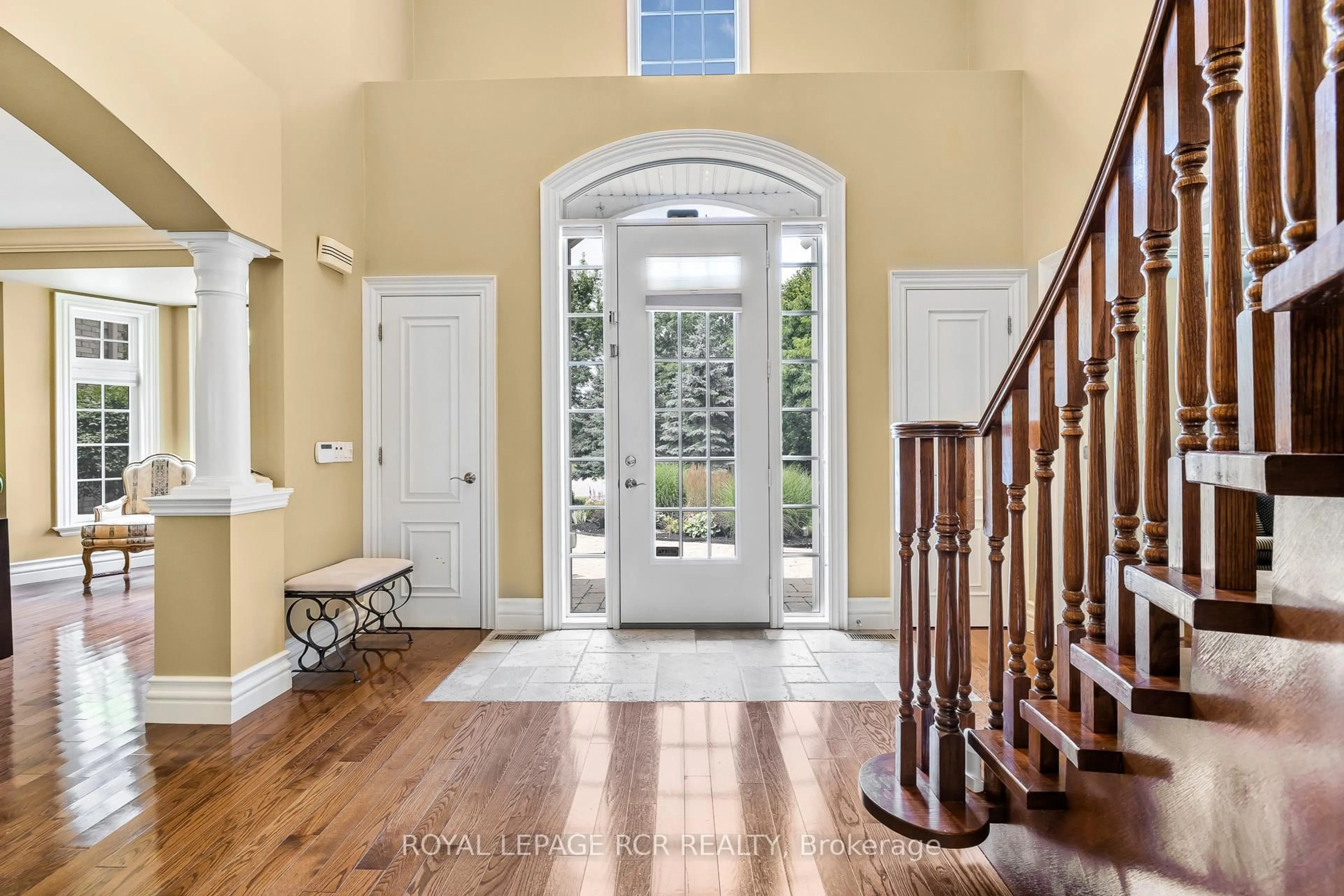 Indoor entryway for 30 Sandy Ridge Crt, Whitchurch-Stouffville Ontario L4A 2L4
