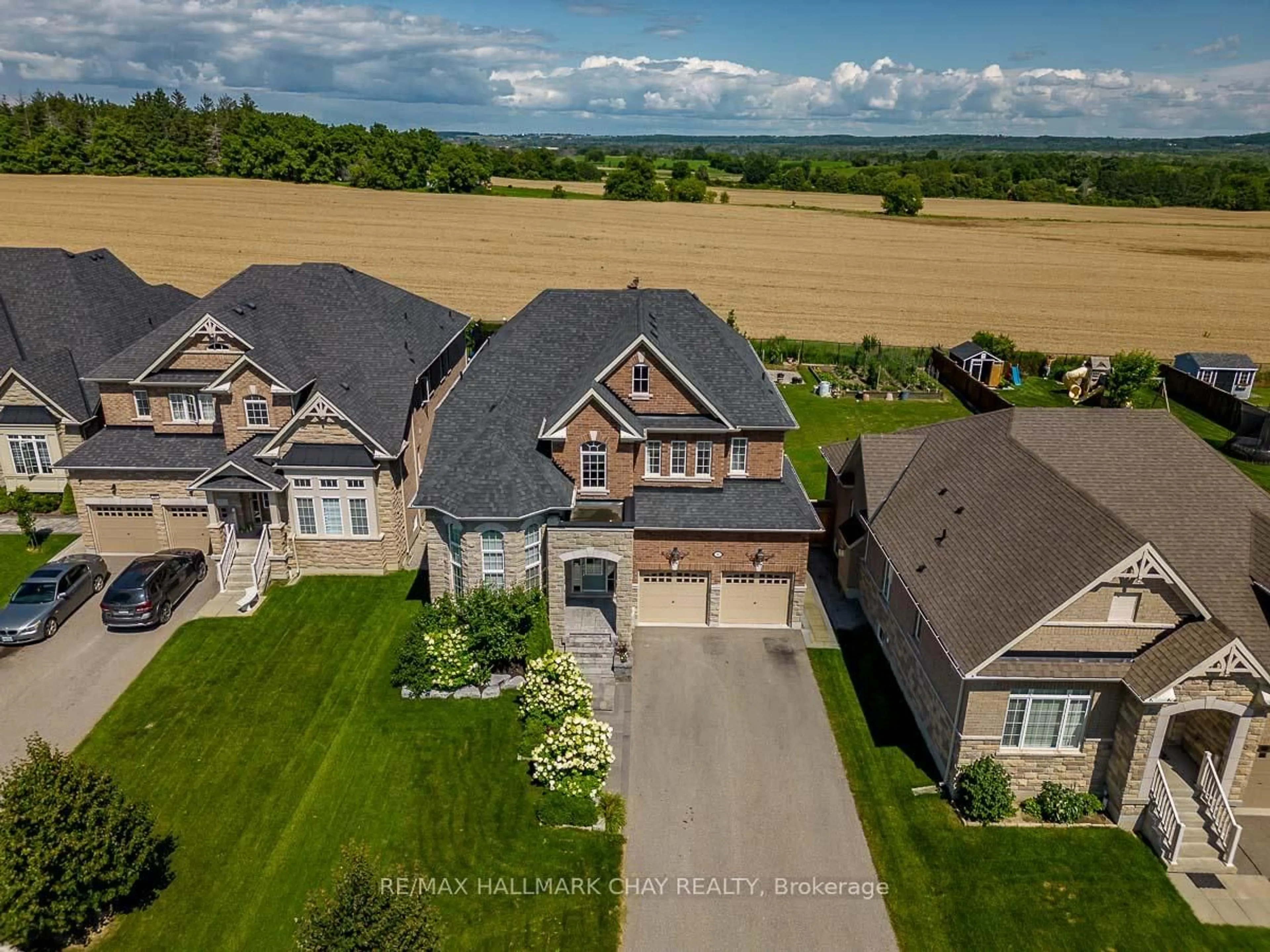 A pic from outside/outdoor area/front of a property/back of a property/a pic from drone, unknown for 51 Cloverhill Cres, Innisfil Ontario L0L 1L0