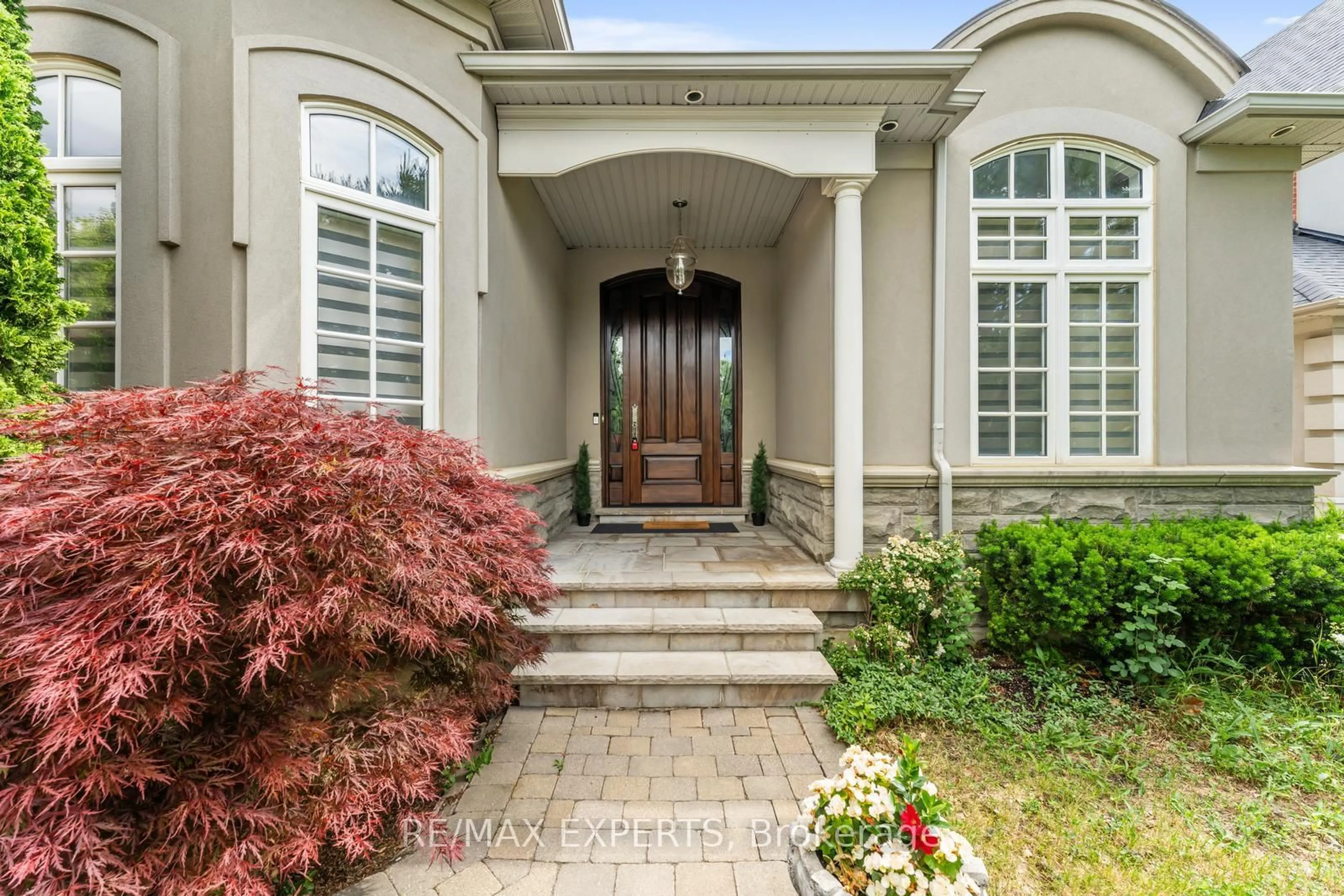 Indoor entryway for 21 Rainbow's End, Vaughan Ontario L0J 1C0