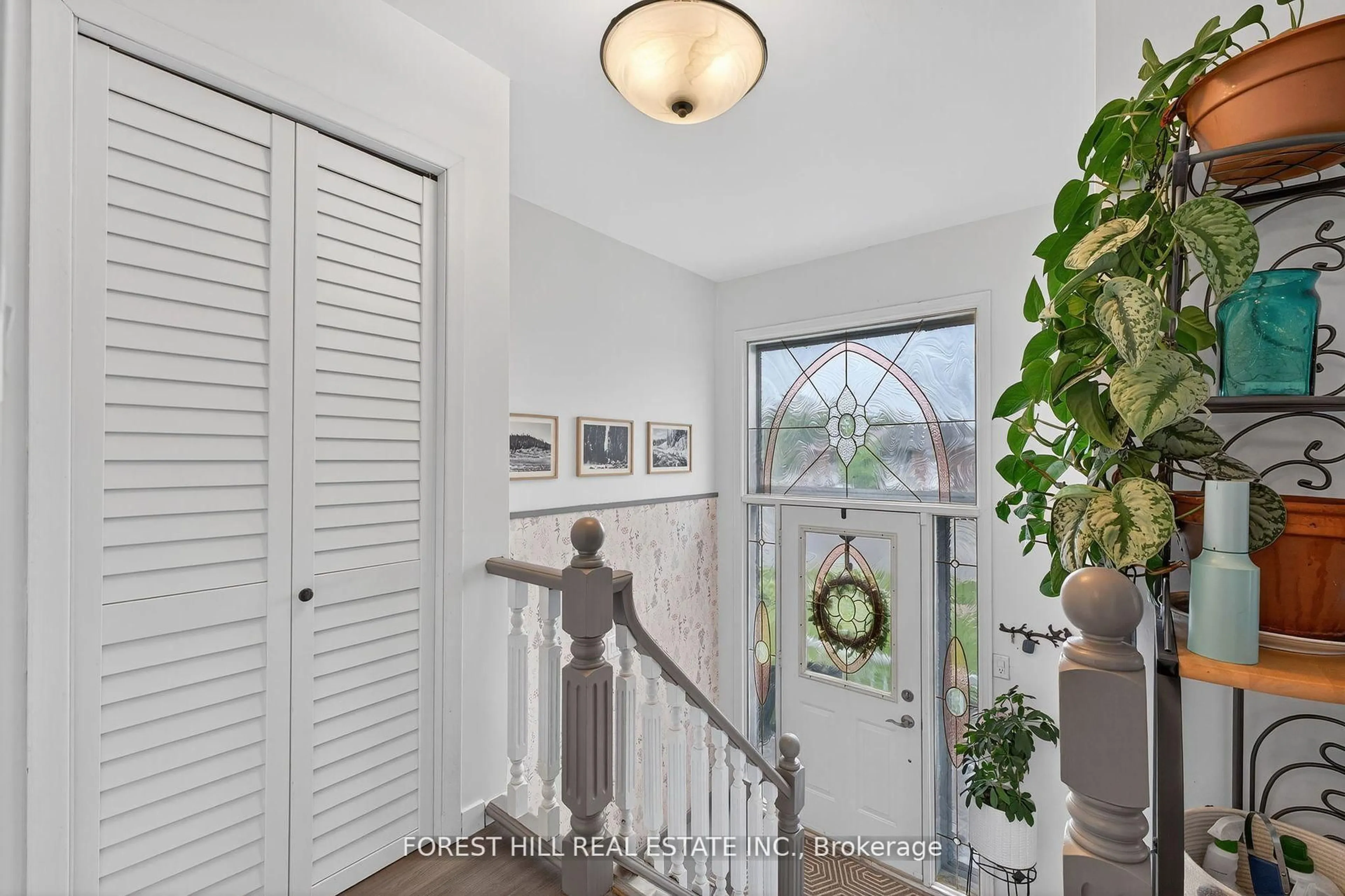 Indoor entryway for 100 Andrew Park, Vaughan Ontario L4L 1E9