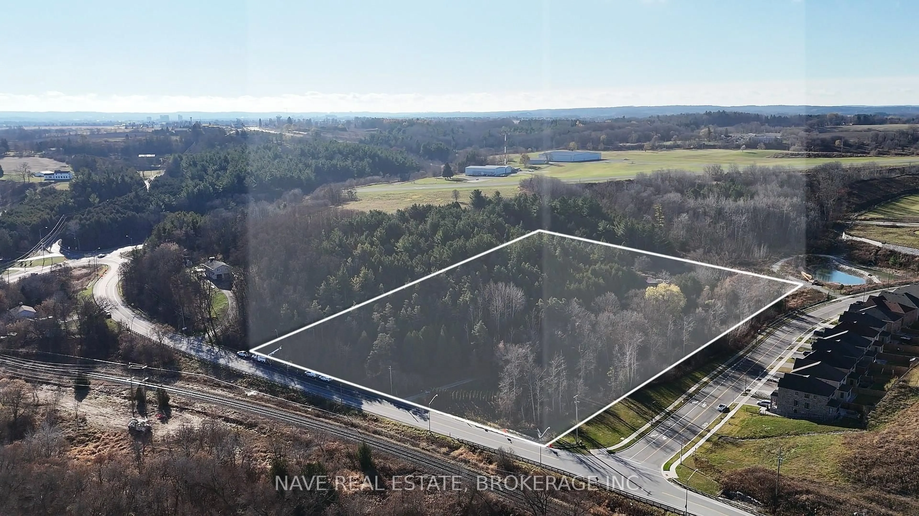 A pic from outside/outdoor area/front of a property/back of a property/a pic from drone, water/lake/river/ocean view for 19090 Holland Landing Rd, East Gwillimbury Ontario L9N 1M8