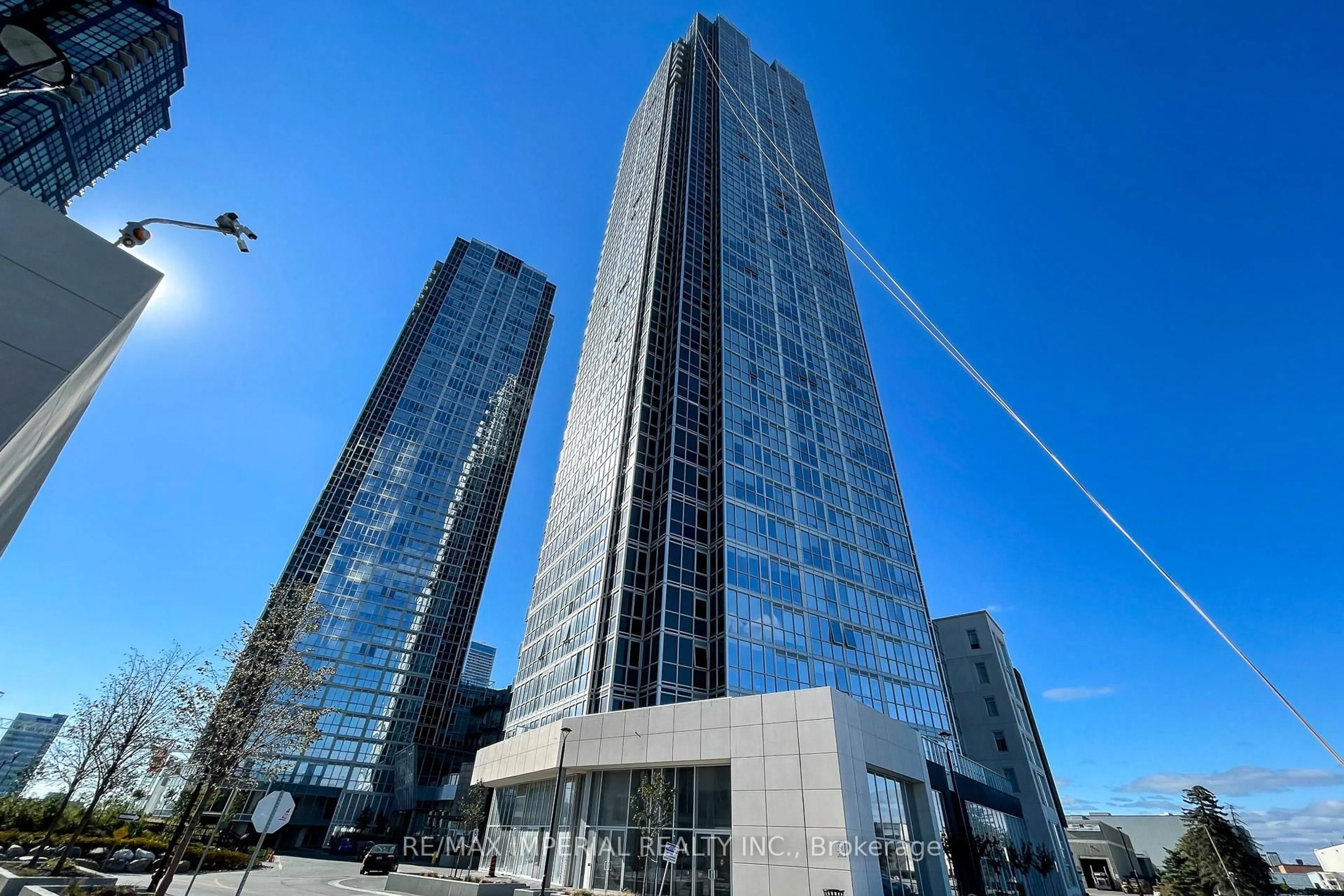 Indoor foyer for 2916 Highway 7 #701, Vaughan Ontario L4K 0K6