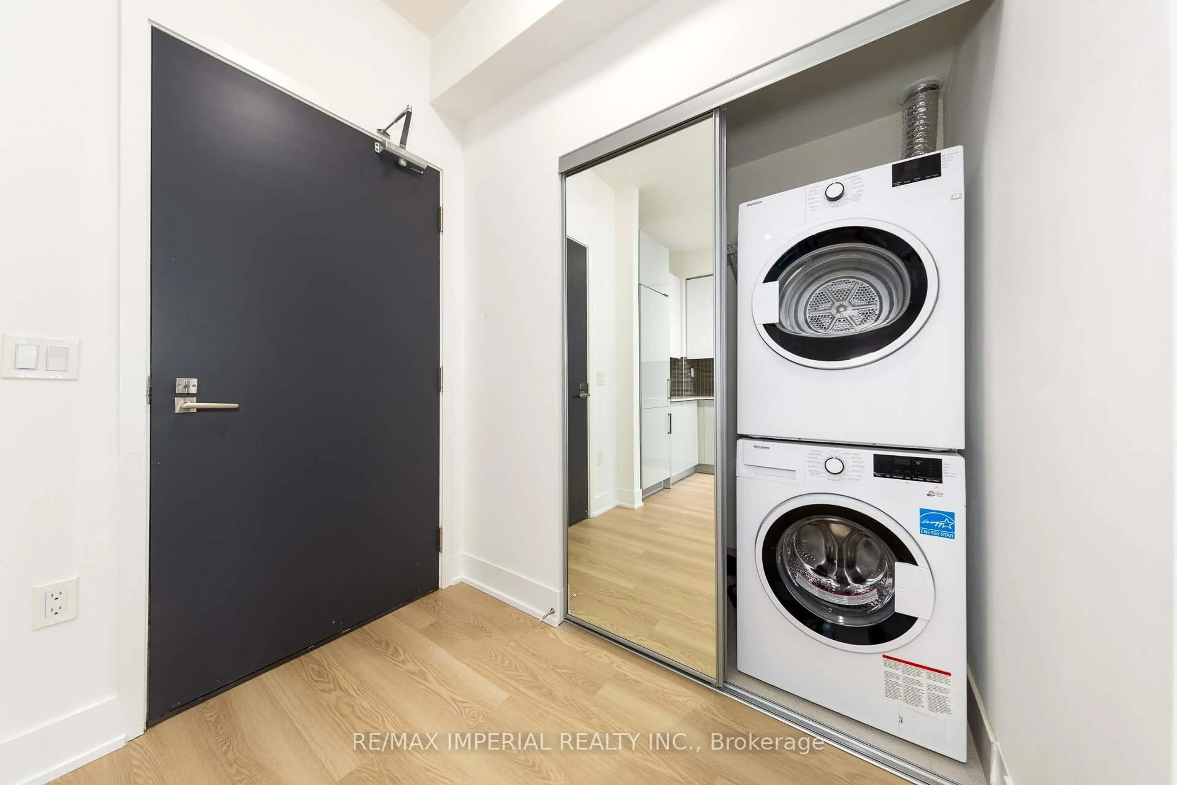 Laundry room for 2916 Highway 7 #701, Vaughan Ontario L4K 0K6