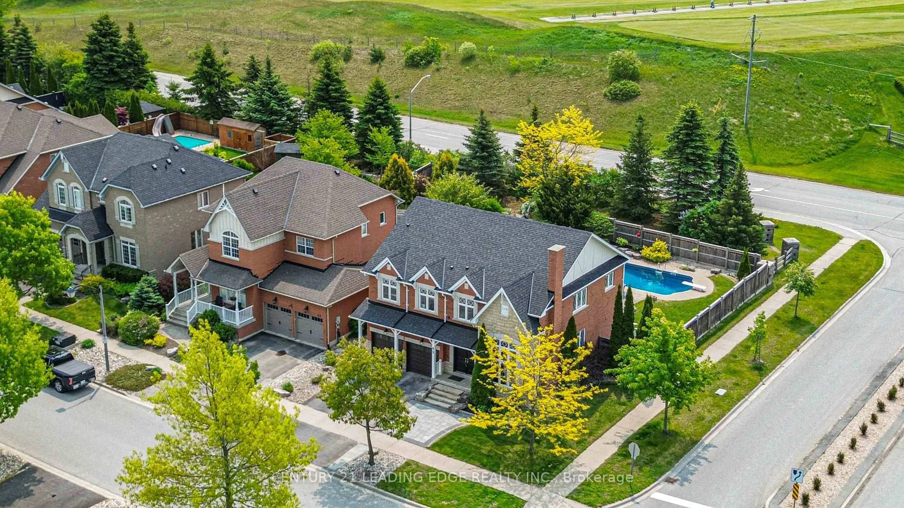A pic from outside/outdoor area/front of a property/back of a property/a pic from drone, street for 83 Joseph St, Uxbridge Ontario L9P 1Z5