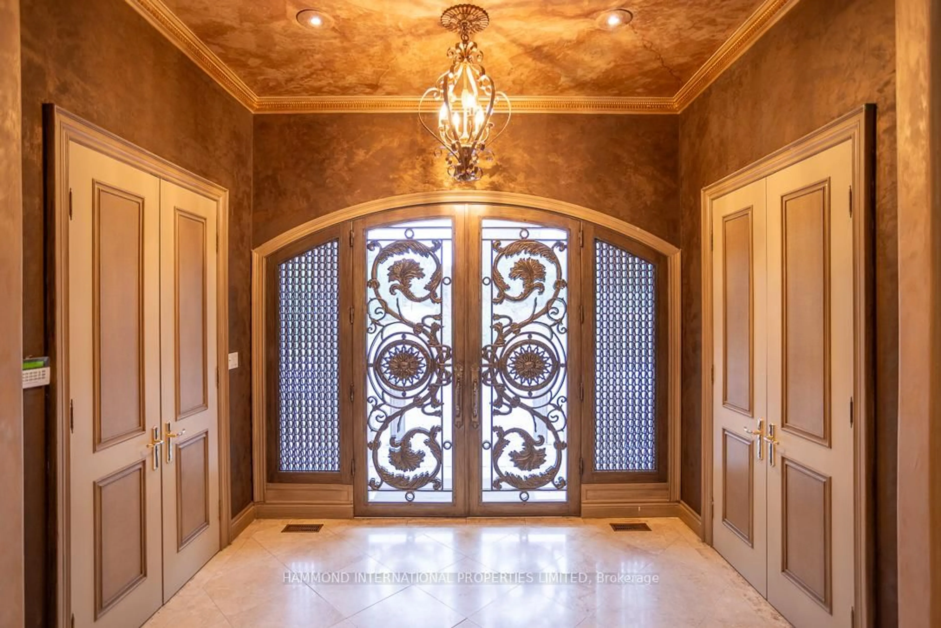 Indoor entryway for 53 Macamo Crt, Vaughan Ontario L6A 1G1